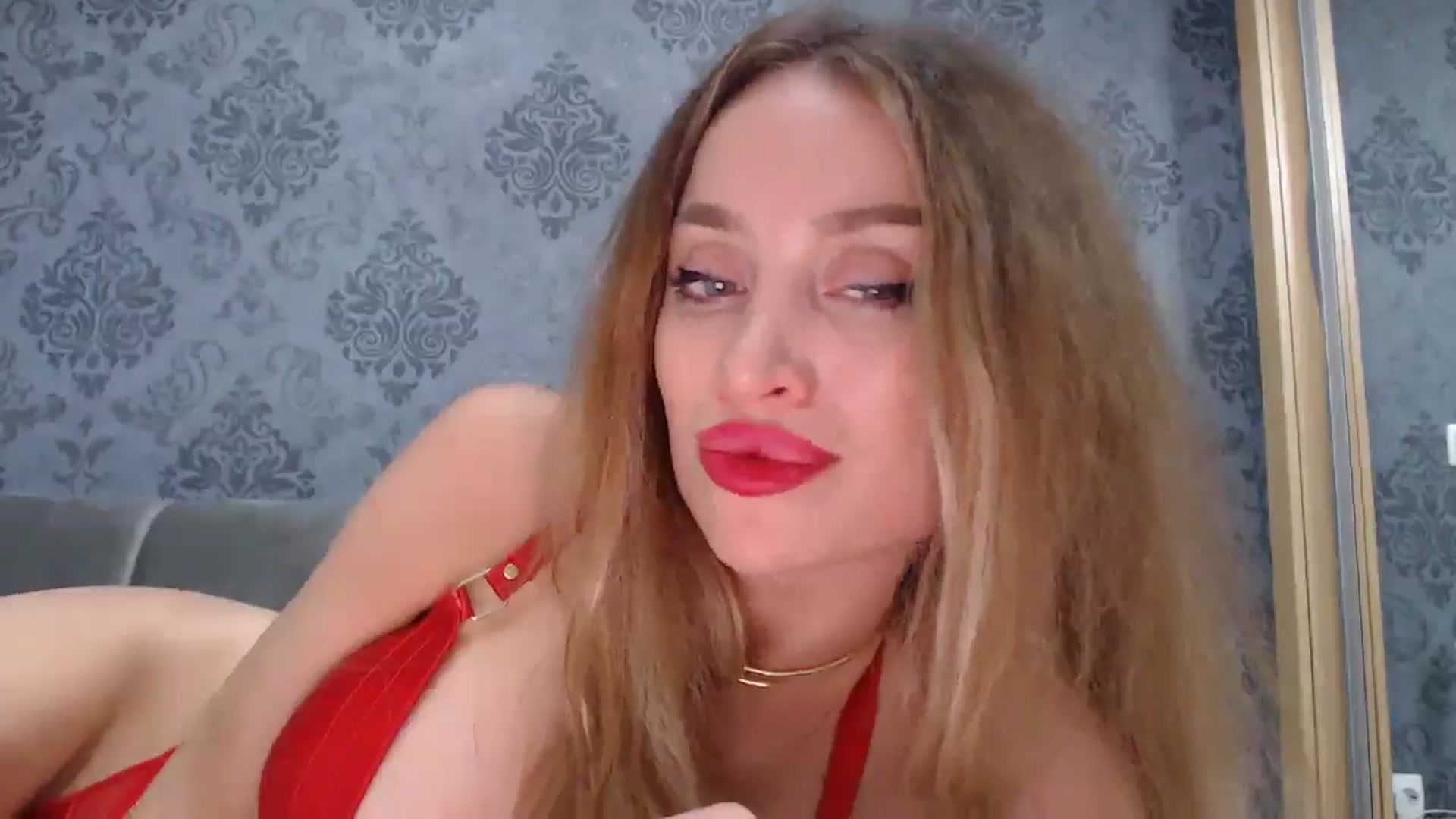 Gallery image thumbnail from Anayys's myfreecams stream on, 04/21/2025, 24:10 image 13 of 20