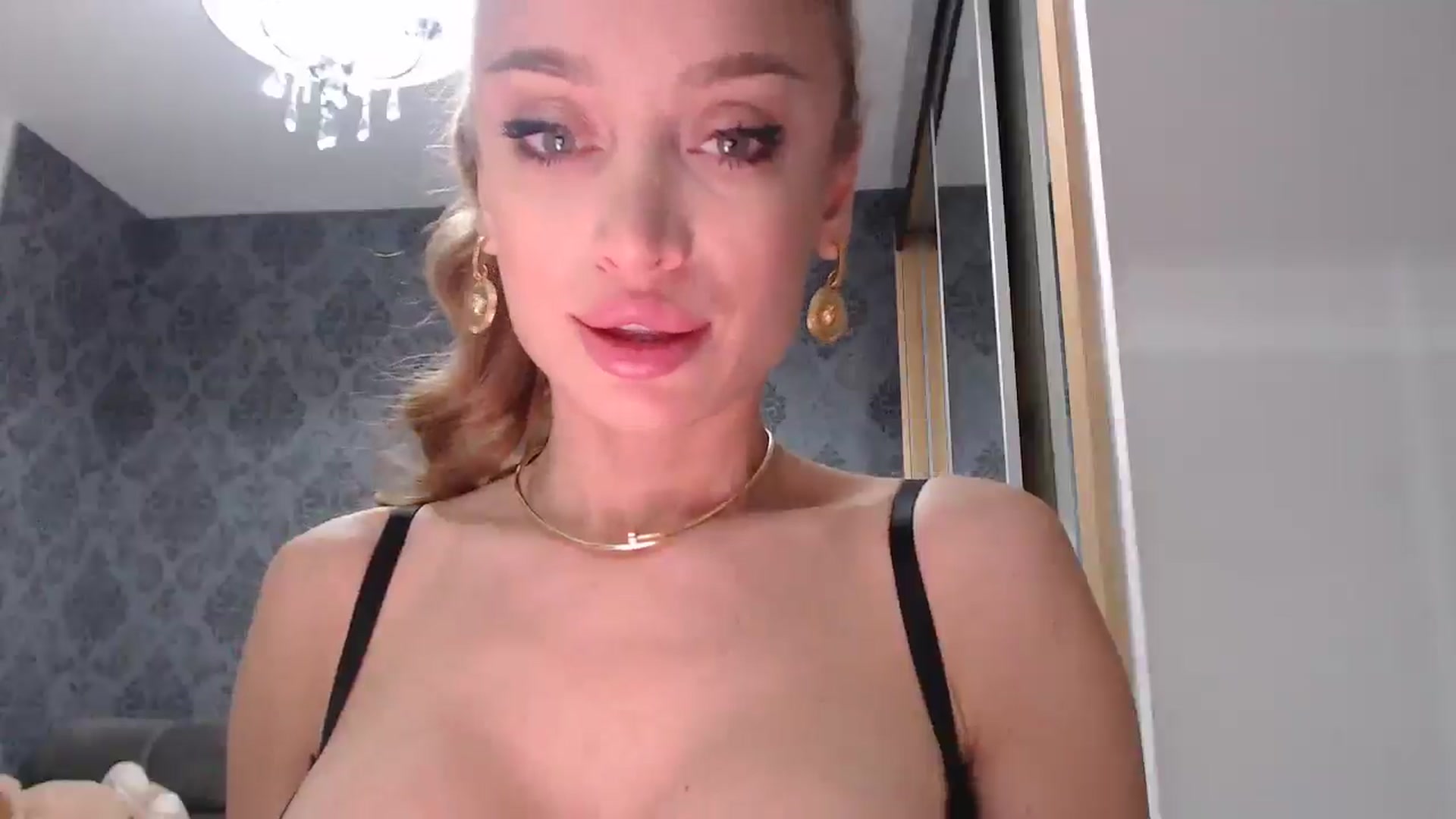 Gallery image thumbnail from Anayys's myfreecams stream on, 04/22/2025, 10:21 image 19 of 20
