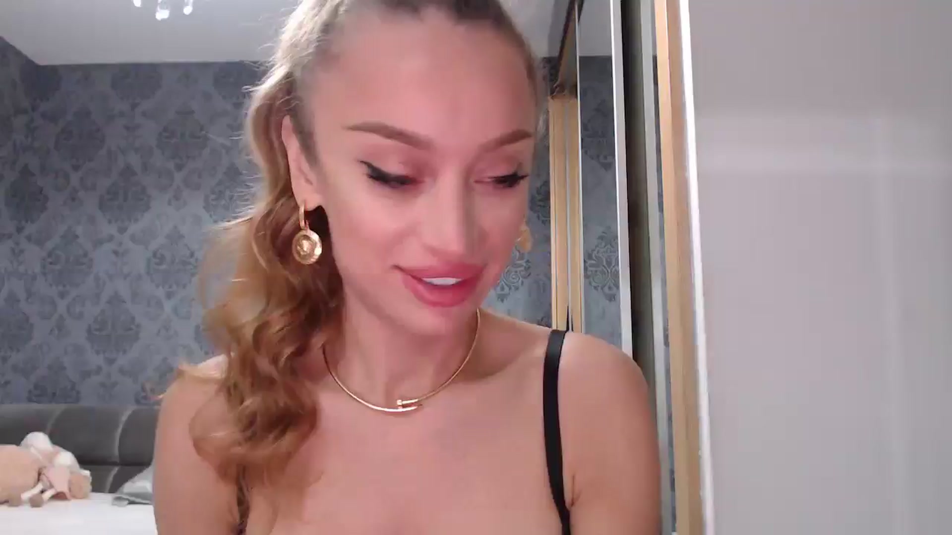 Gallery image thumbnail from Anayys's myfreecams stream on, 04/22/2025, 10:33 image 11 of 20