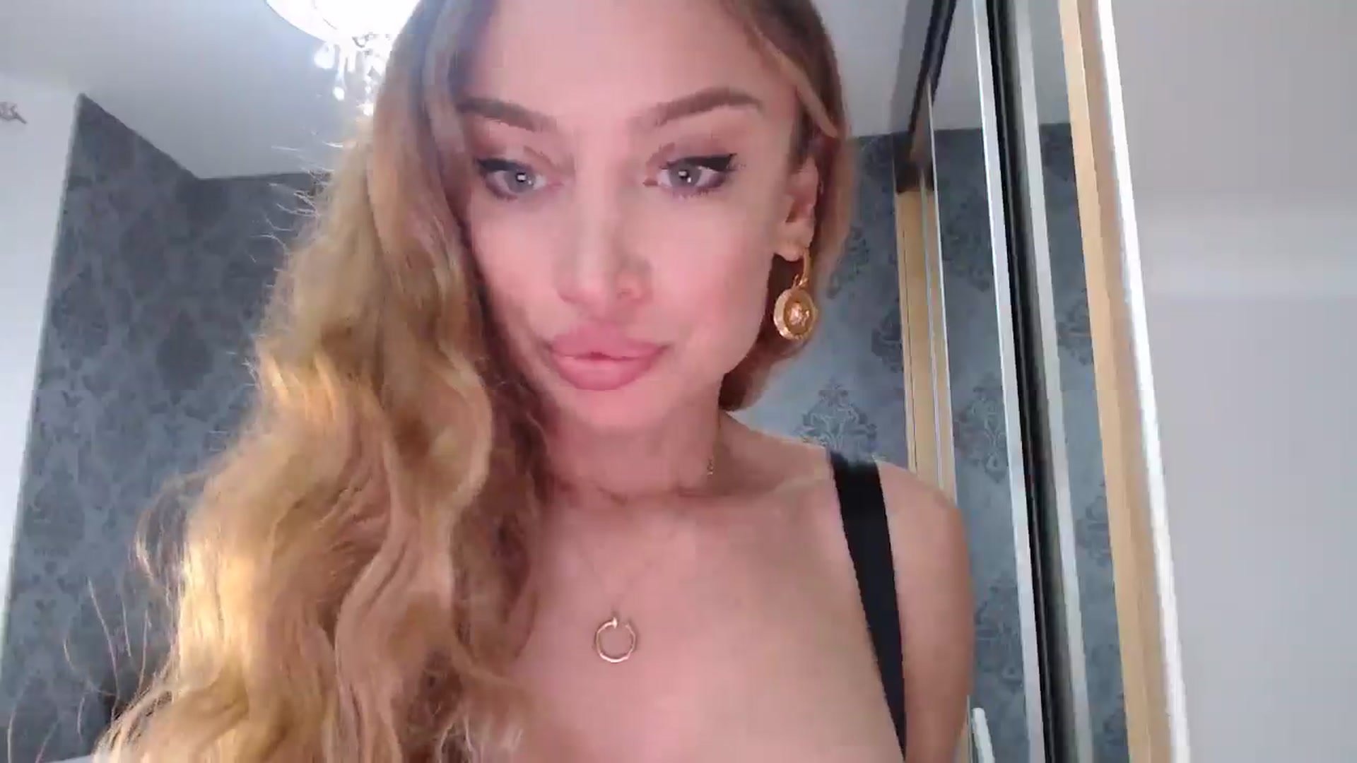 Gallery image thumbnail from Anayys's myfreecams stream on, 04/23/2025, 15:08 image 4 of 20