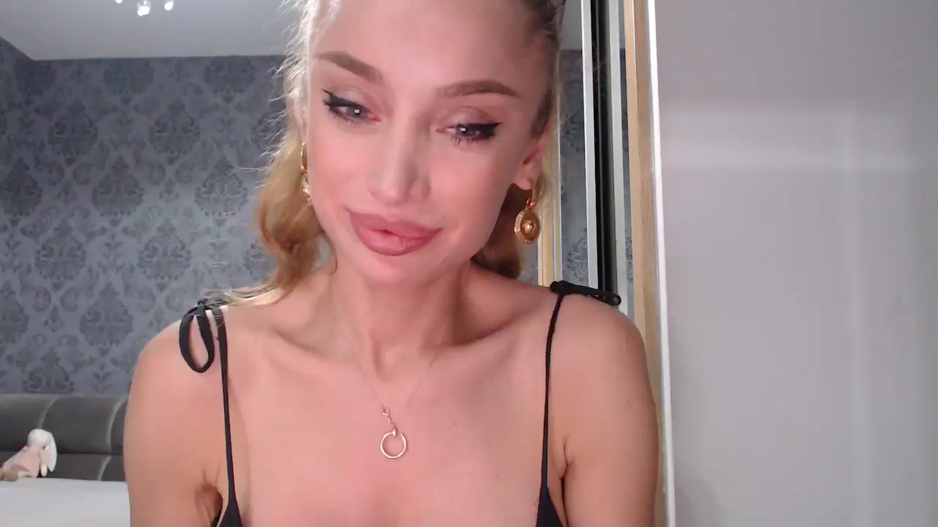 Gallery image thumbnail from Anayys's myfreecams stream on, 04/24/2025, 17:05 image 17 of 20