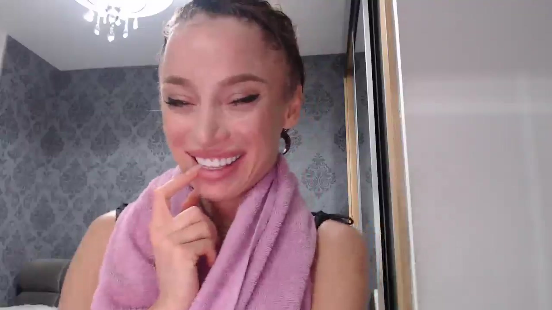 Gallery image thumbnail from Anayys's myfreecams stream on, 04/24/2025, 19:26 image 17 of 20