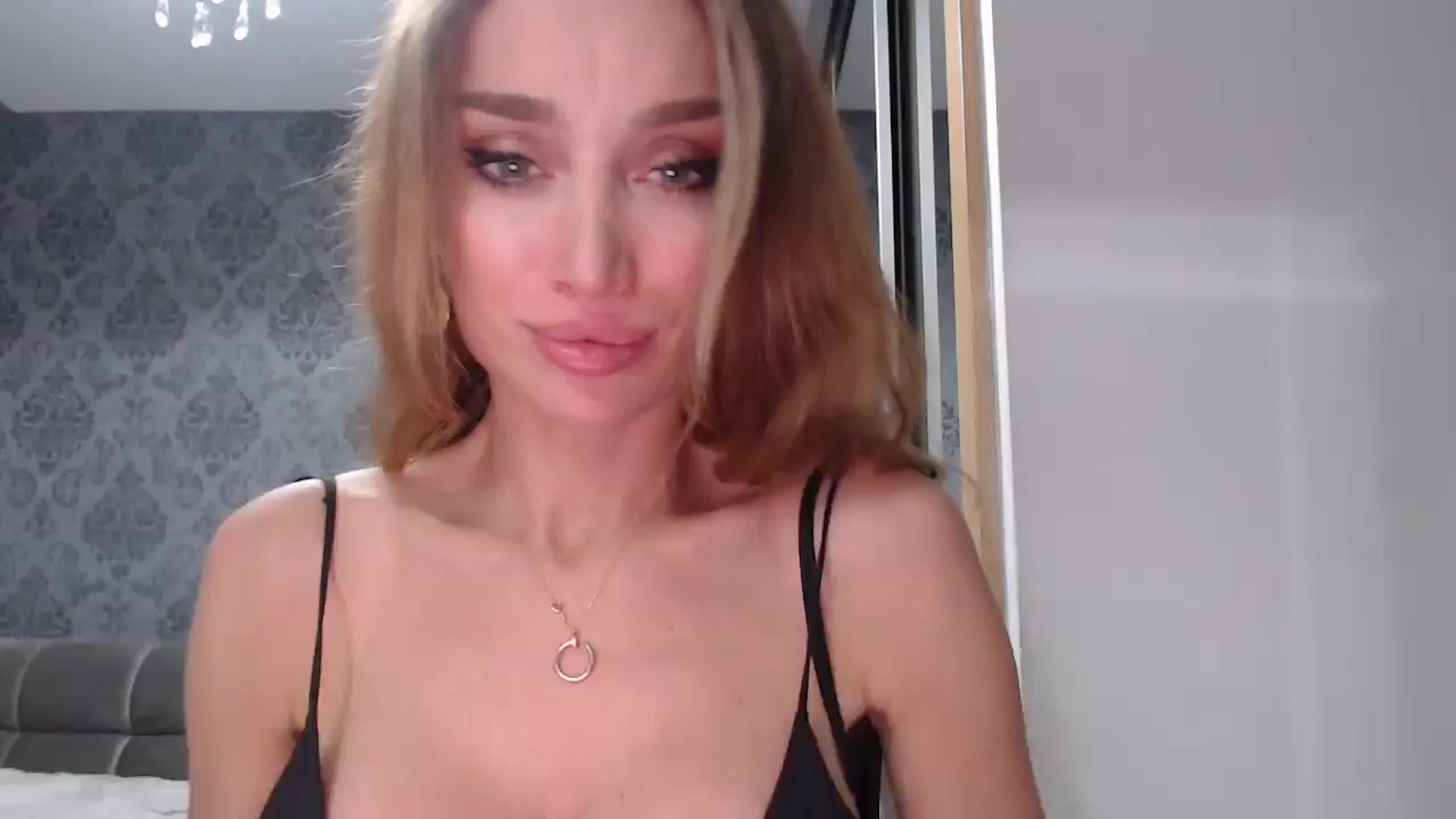 Gallery image thumbnail from Anayys's myfreecams stream on, 04/25/2025, 01:25 image 2 of 20