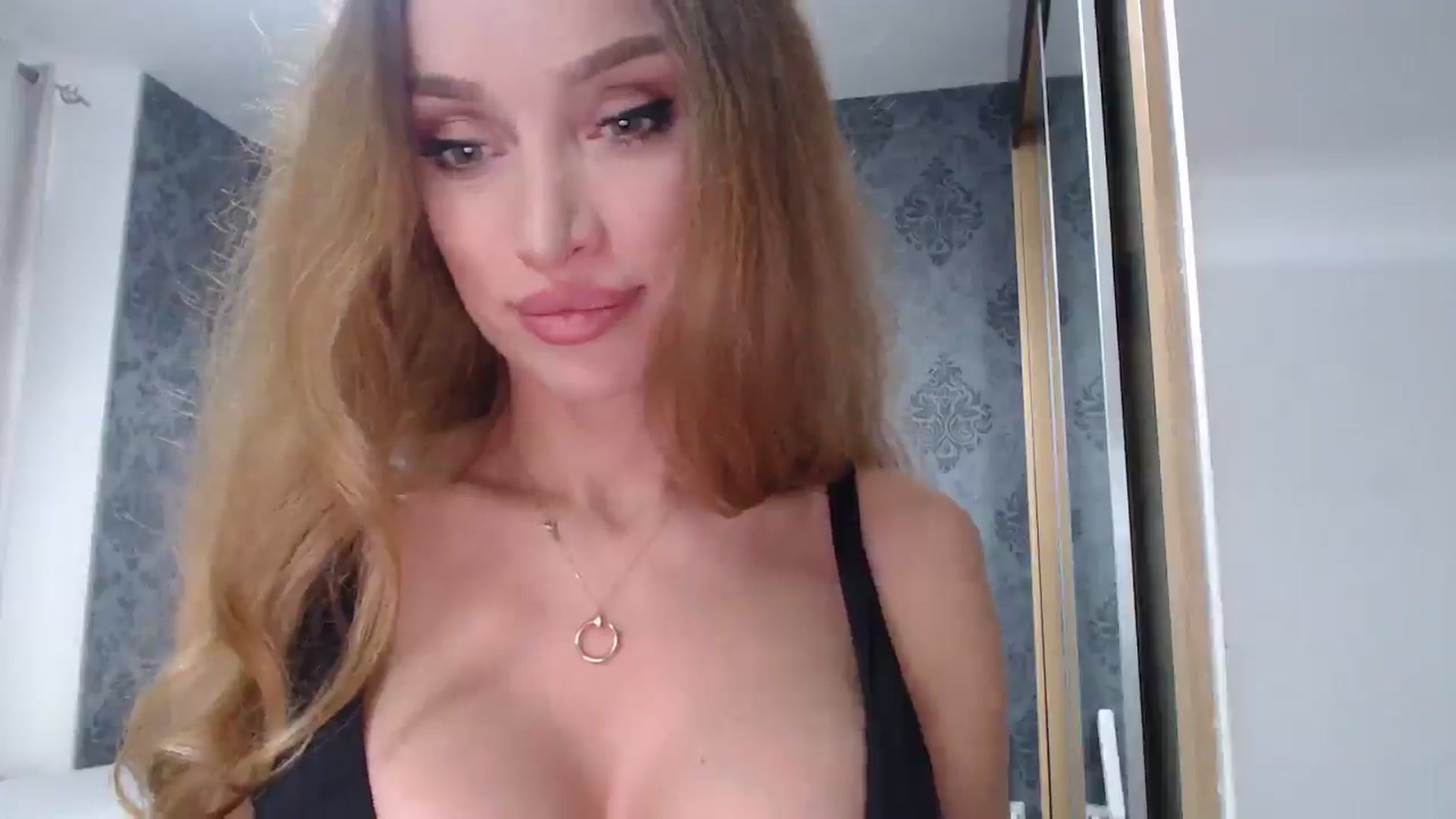 Gallery image thumbnail from Anayys's myfreecams stream on, 04/25/2025, 16:24 image 7 of 20