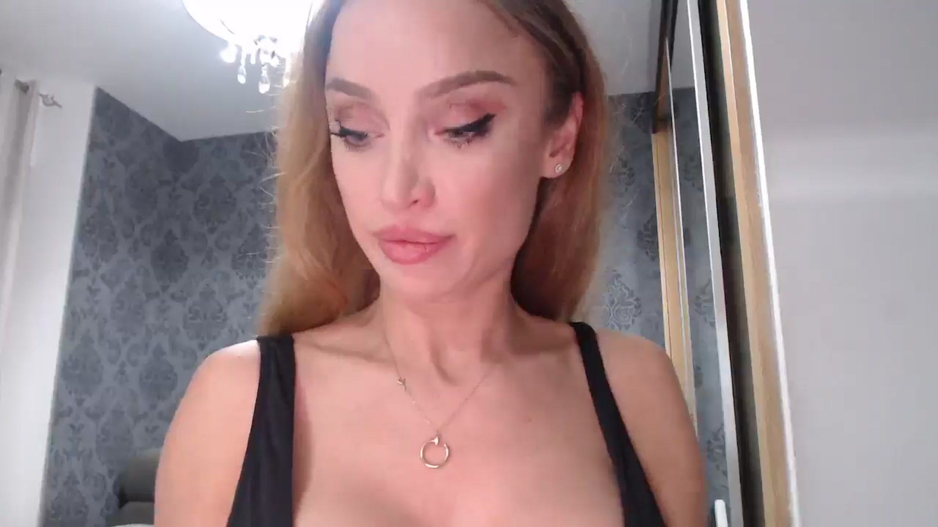 Gallery image thumbnail from Anayys's myfreecams stream on, 04/25/2025, 16:24 image 14 of 20