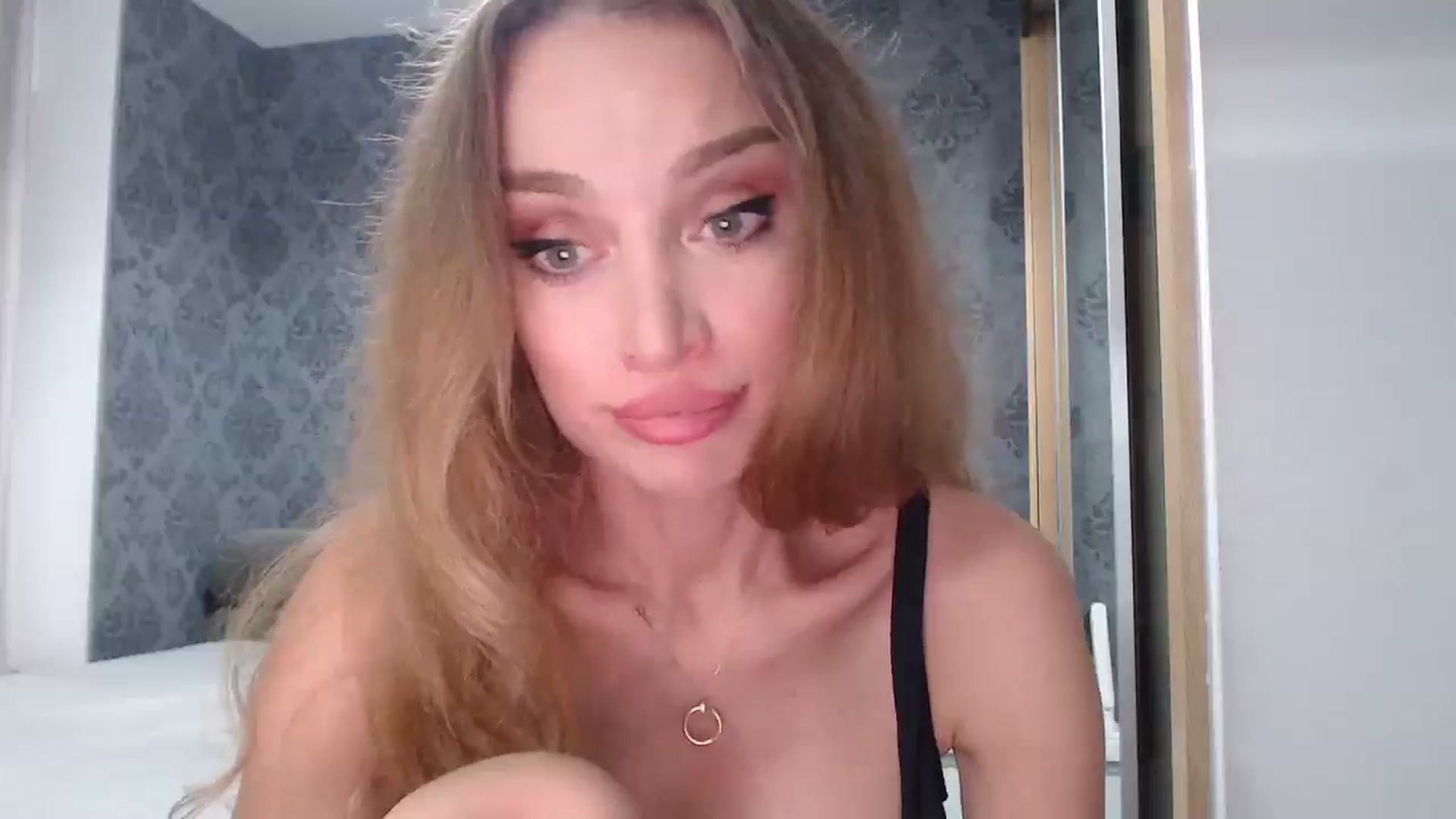 Gallery image thumbnail from Anayys's myfreecams stream on, 04/25/2025, 16:24 image 12 of 20