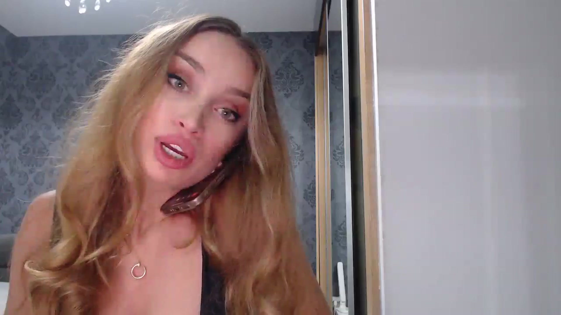 Gallery image thumbnail from Anayys's myfreecams stream on, 04/25/2025, 16:24 image 2 of 20