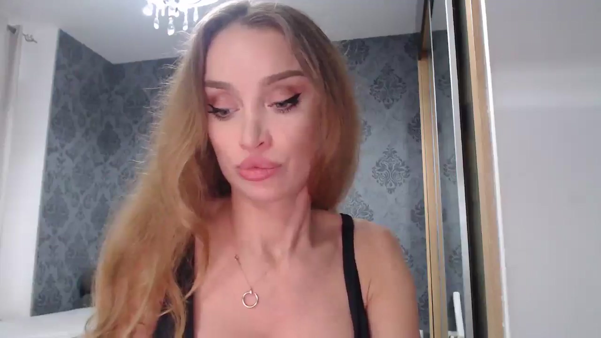 Gallery image thumbnail from Anayys's myfreecams stream on, 04/25/2025, 16:24 image 11 of 20