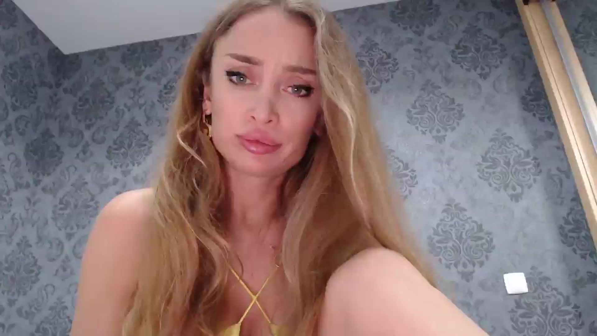 Gallery image thumbnail from Anayys's myfreecams stream on, 04/28/2025, 18:41 image 10 of 20