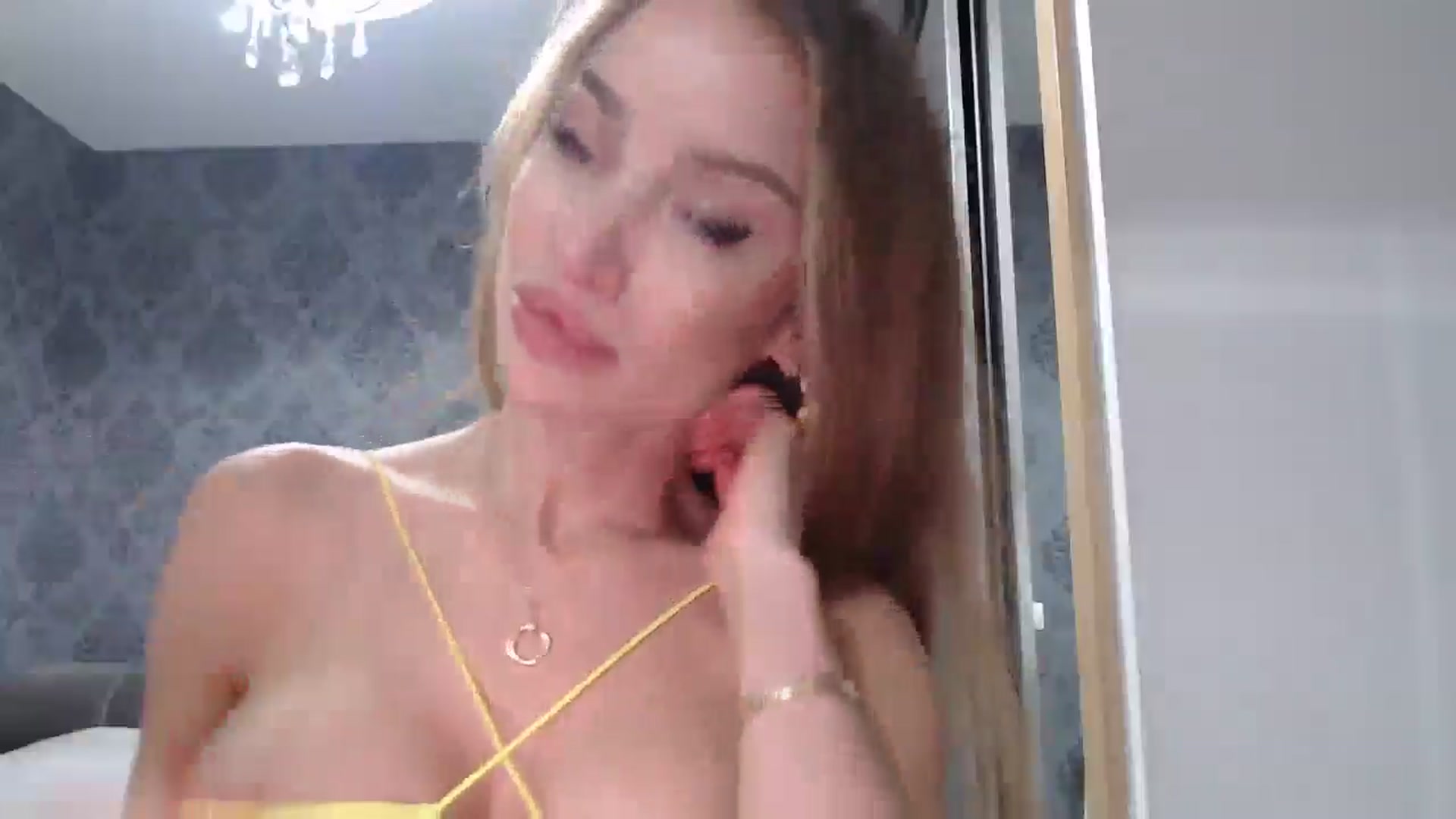 Gallery image thumbnail from Anayys's myfreecams stream on, 04/28/2025, 21:44 image 2 of 20