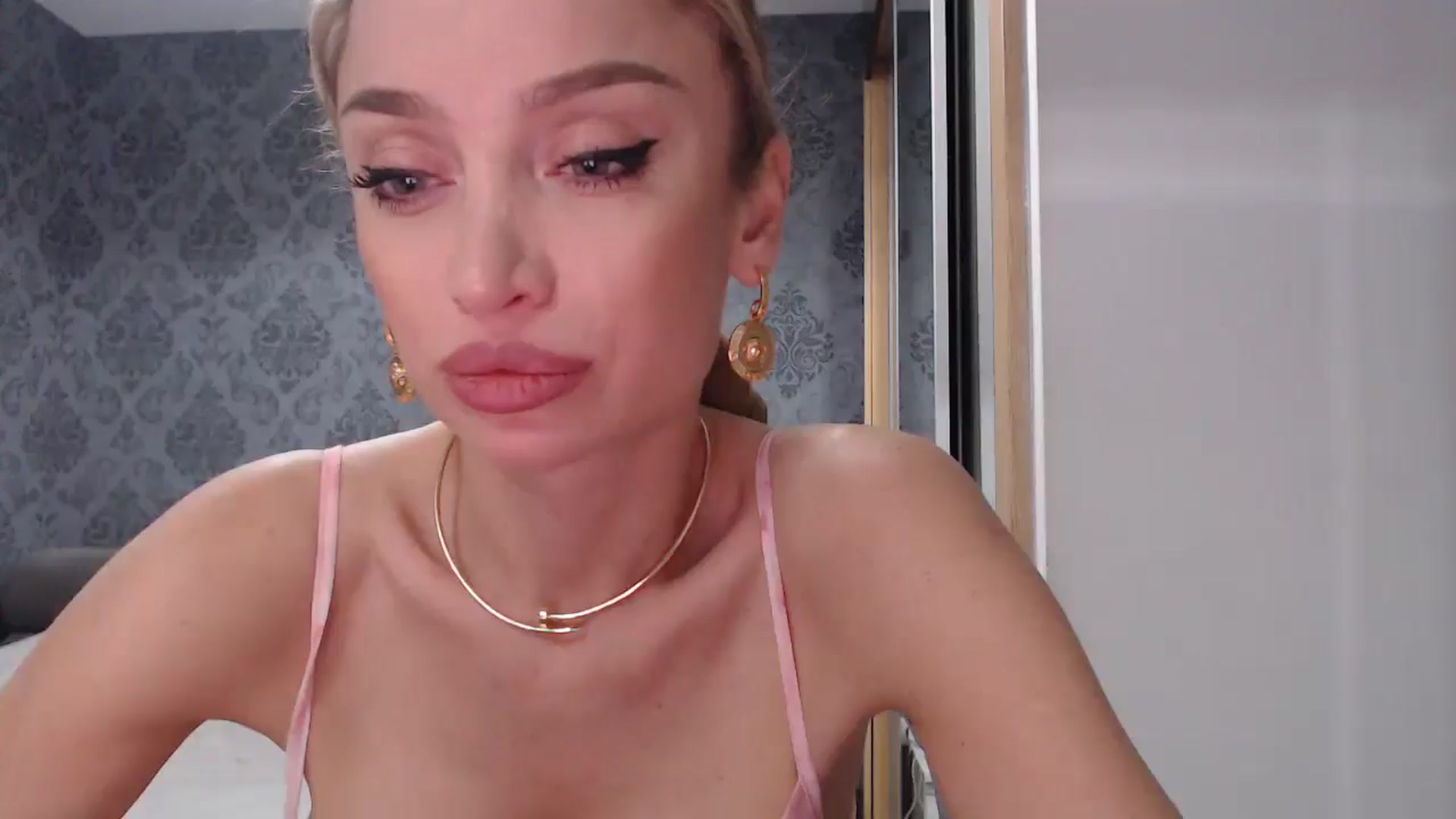 Gallery image thumbnail from Anayys's myfreecams stream on, 04/30/2025, 17:55 image 5 of 20