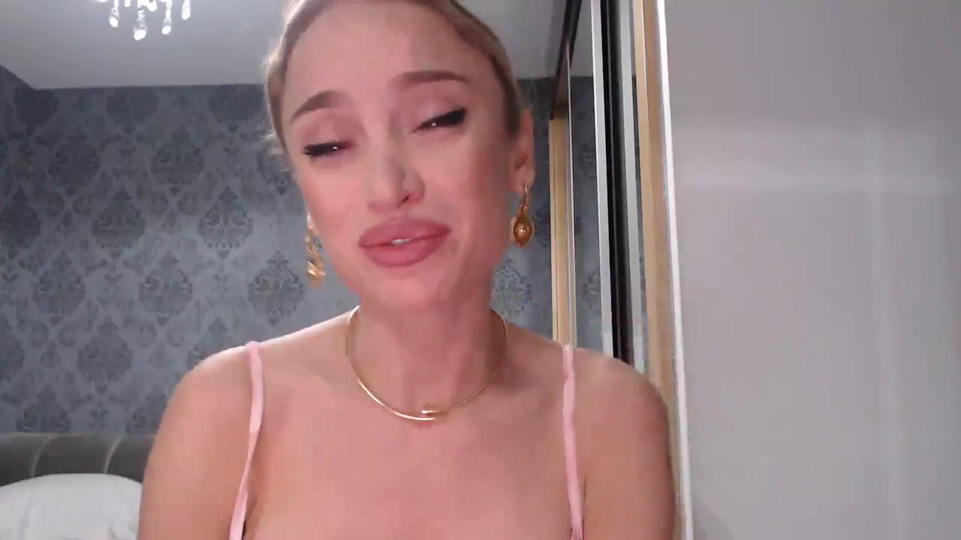 Gallery image thumbnail from Anayys's myfreecams stream on, 04/30/2025, 18:14 image 8 of 20