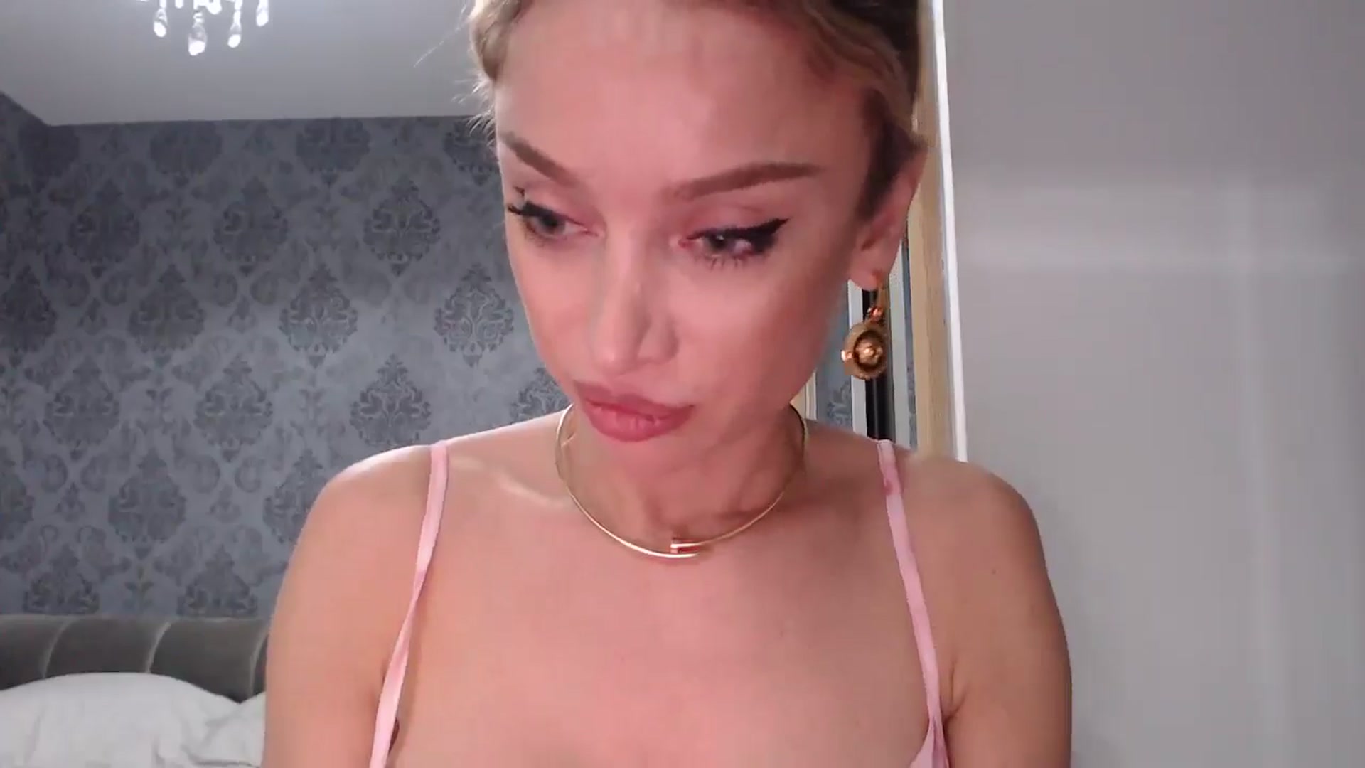 Gallery image thumbnail from Anayys's myfreecams stream on, 04/30/2025, 18:14 image 6 of 20