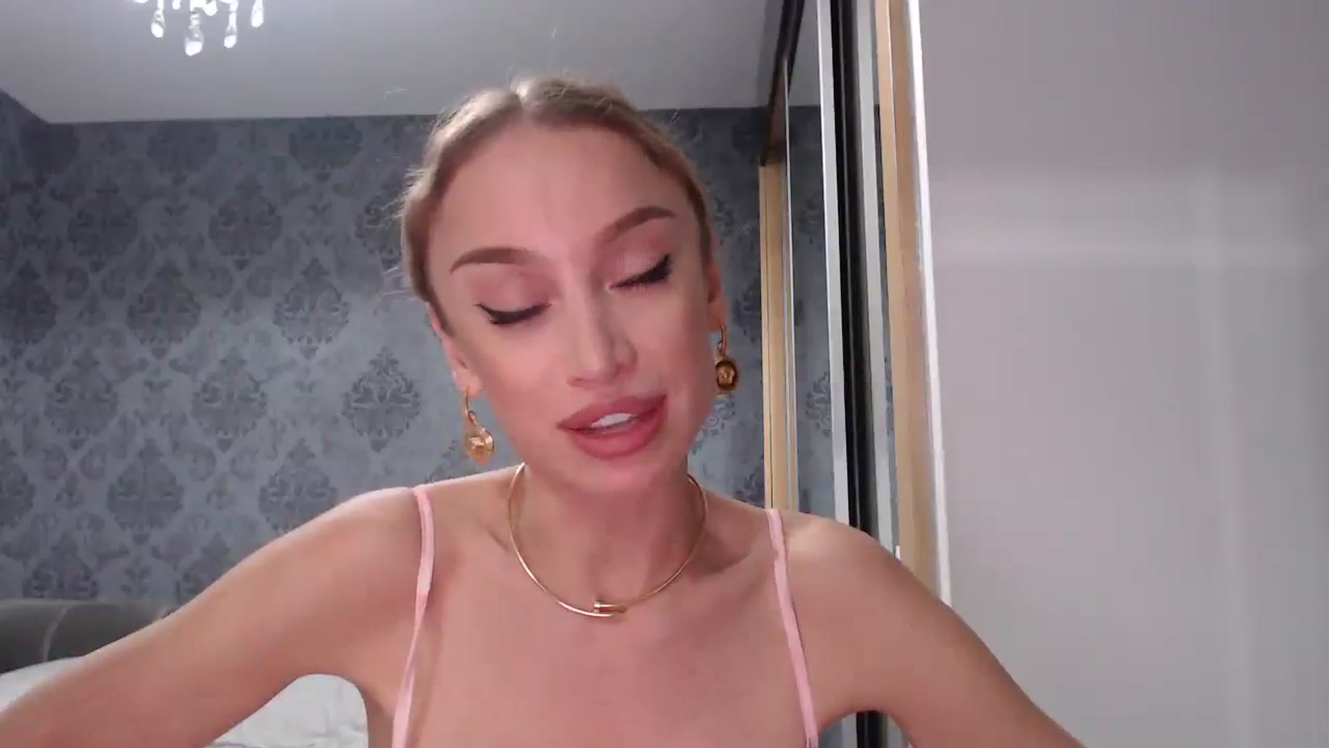 Gallery image thumbnail from Anayys's myfreecams stream on, 04/30/2025, 18:14 image 9 of 20