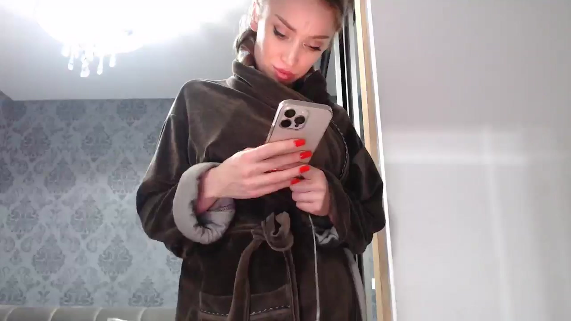 Gallery image thumbnail from Anayys's myfreecams stream on, 05/04/2025, 02:01 image 17 of 20