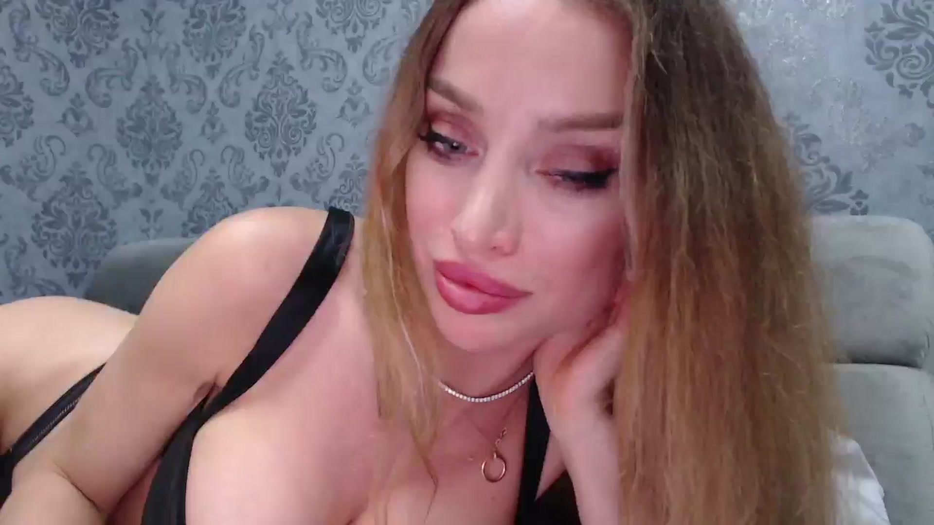 Gallery image thumbnail from Anayys's myfreecams stream on, 05/14/2025, 22:12 image 18 of 20