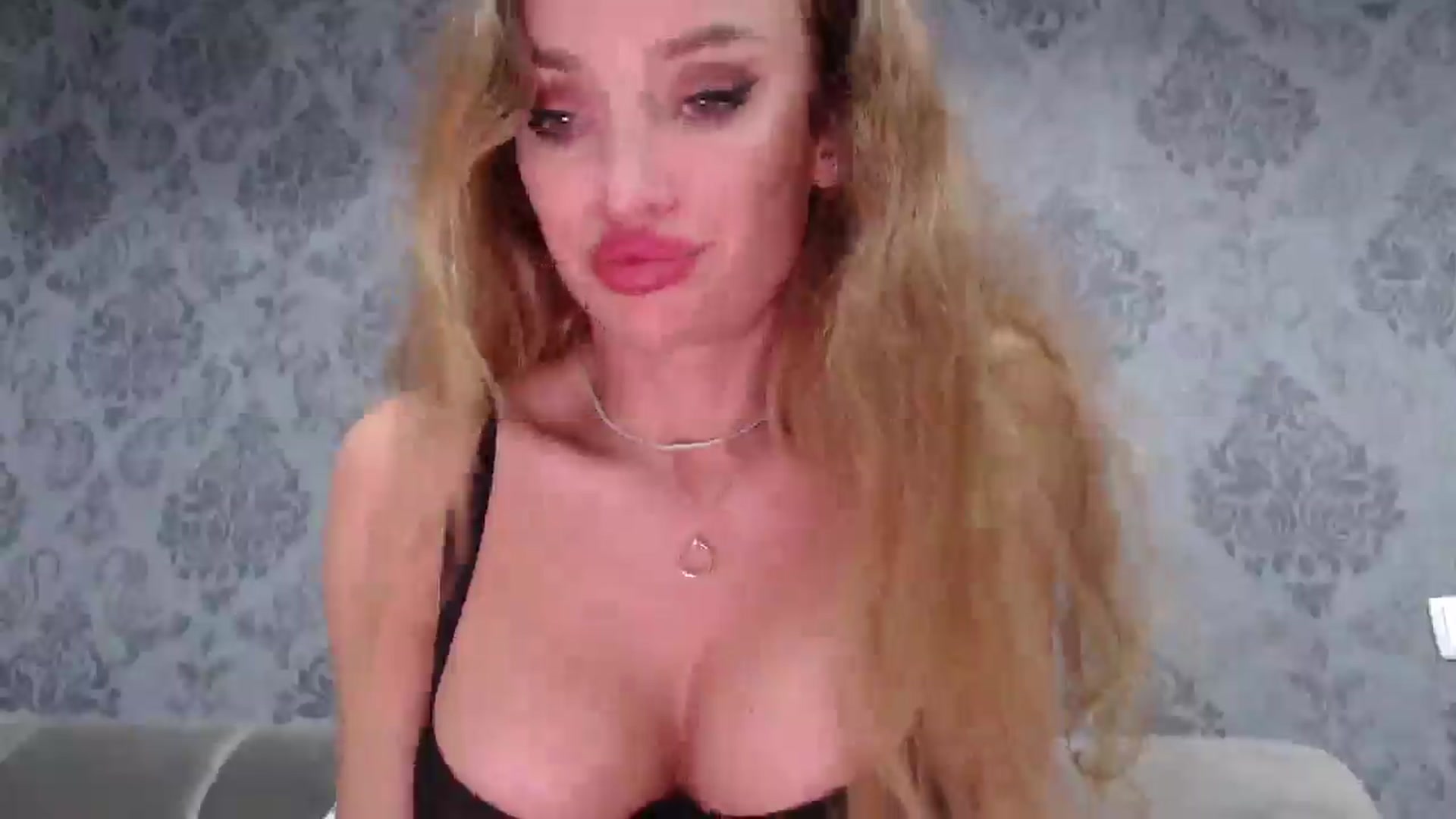 Gallery image thumbnail from Anayys's myfreecams stream on, 05/14/2025, 22:12 image 3 of 20