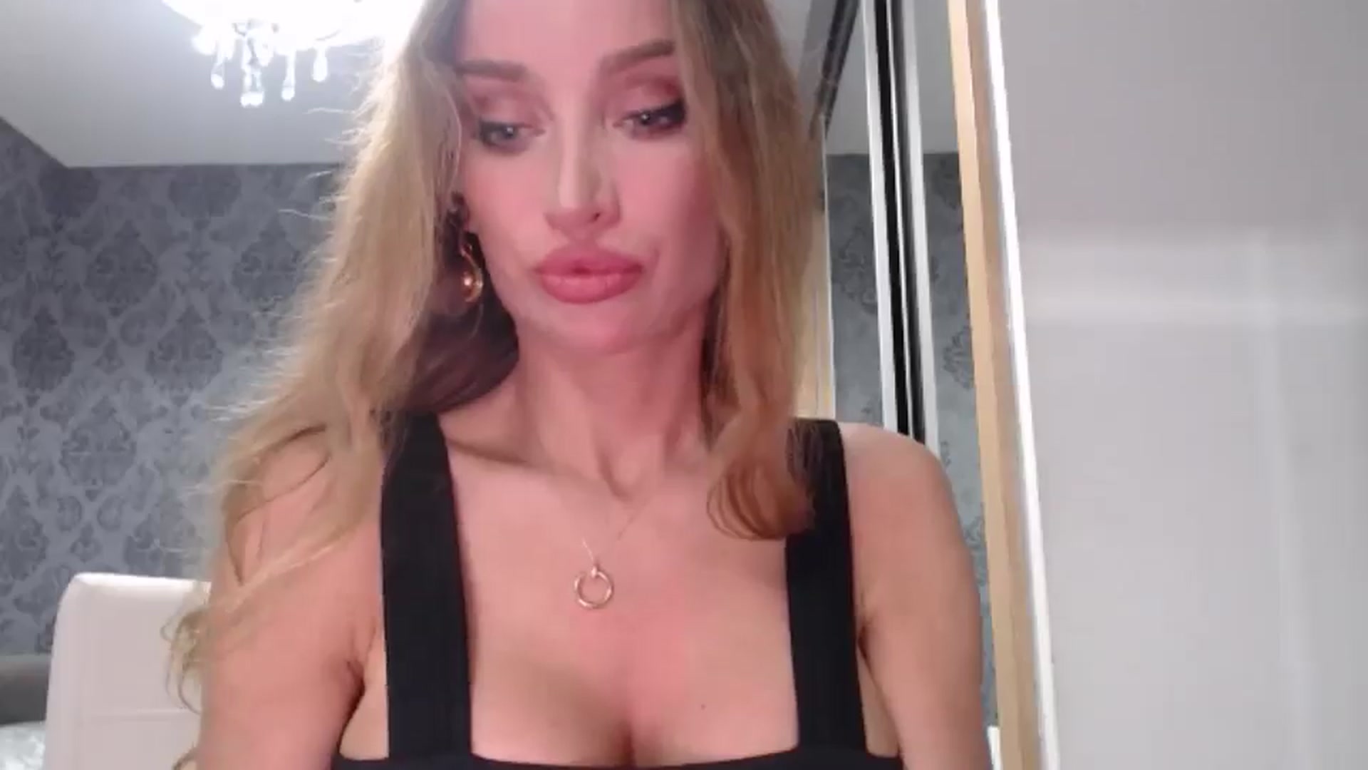 Gallery image thumbnail from Anayys's myfreecams stream on, 05/17/2025, 19:13 image 2 of 20