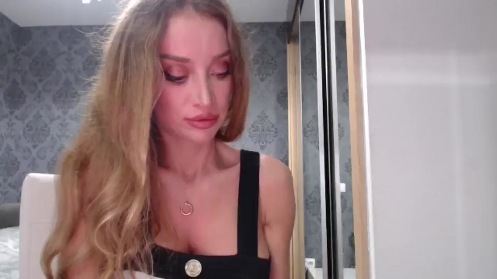 Gallery image thumbnail from Anayys's myfreecams stream on, 05/17/2025, 19:13 image 18 of 20