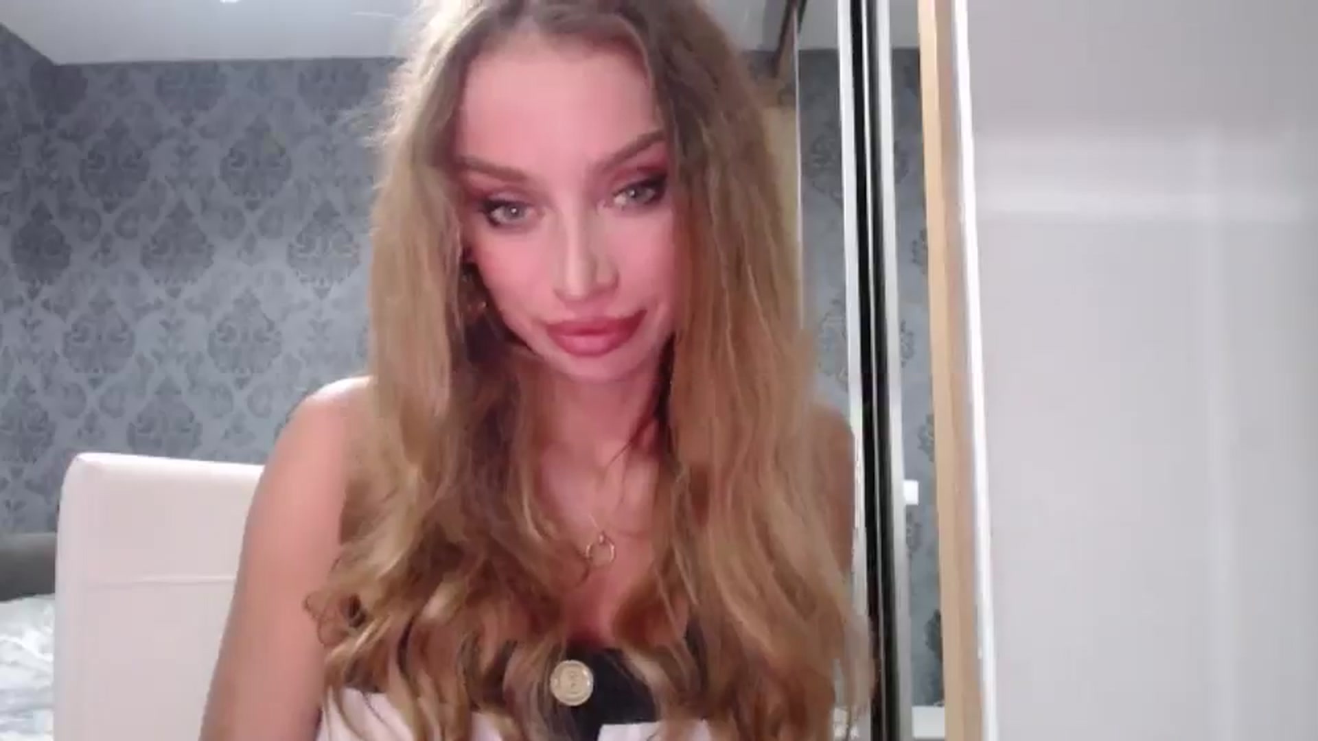 Gallery image thumbnail from Anayys's myfreecams stream on, 05/17/2025, 19:13 image 14 of 20