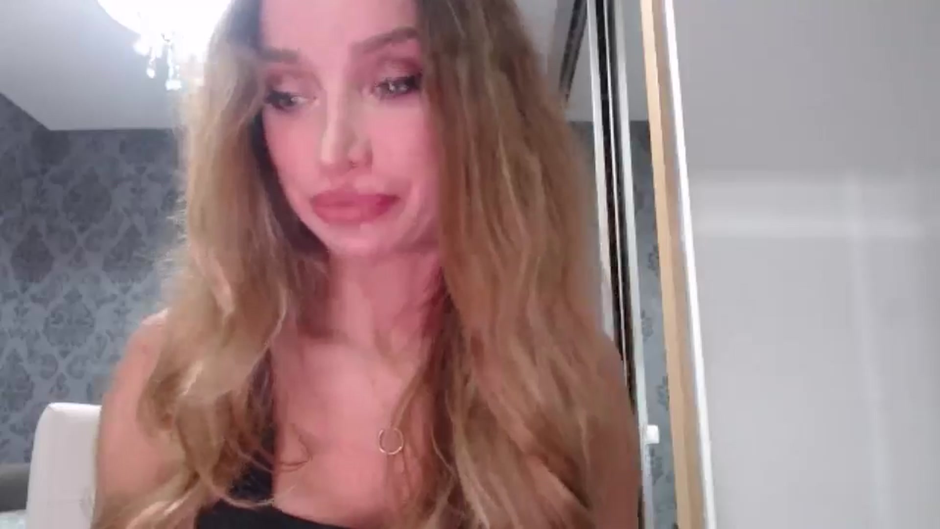 Gallery image thumbnail from Anayys's myfreecams stream on, 05/17/2025, 19:13 image 10 of 20