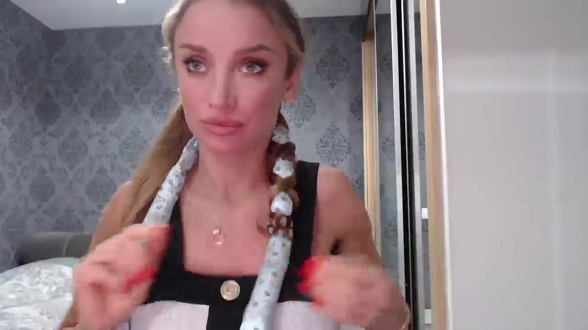 Gallery image thumbnail from Anayys's myfreecams stream on, 05/18/2025, 02:16 image 19 of 20
