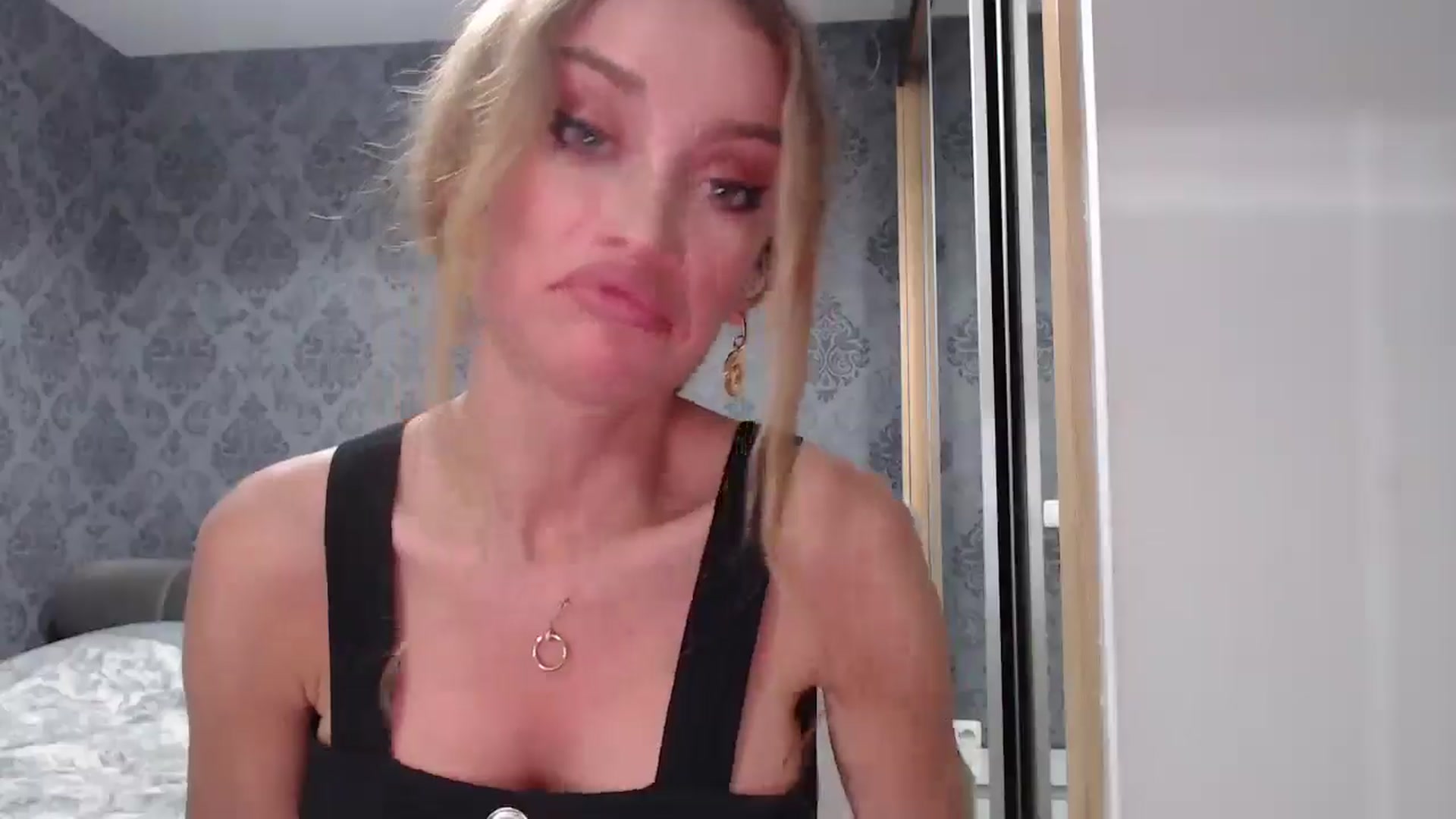 Gallery image thumbnail from Anayys's myfreecams stream on, 05/18/2025, 02:16 image 15 of 20