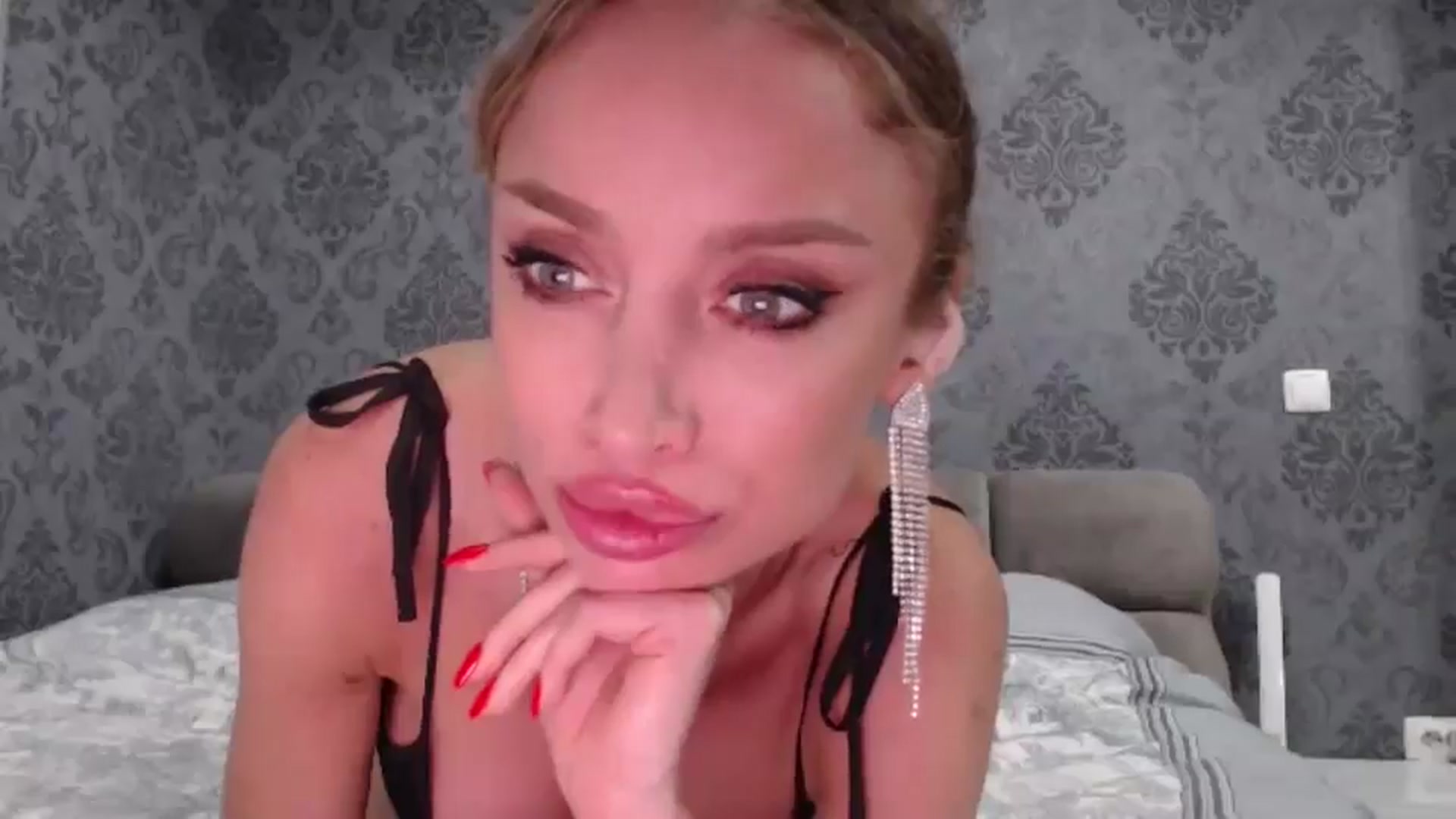 Gallery image thumbnail from Anayys's myfreecams stream on, 05/19/2025, 19:30 image 19 of 20