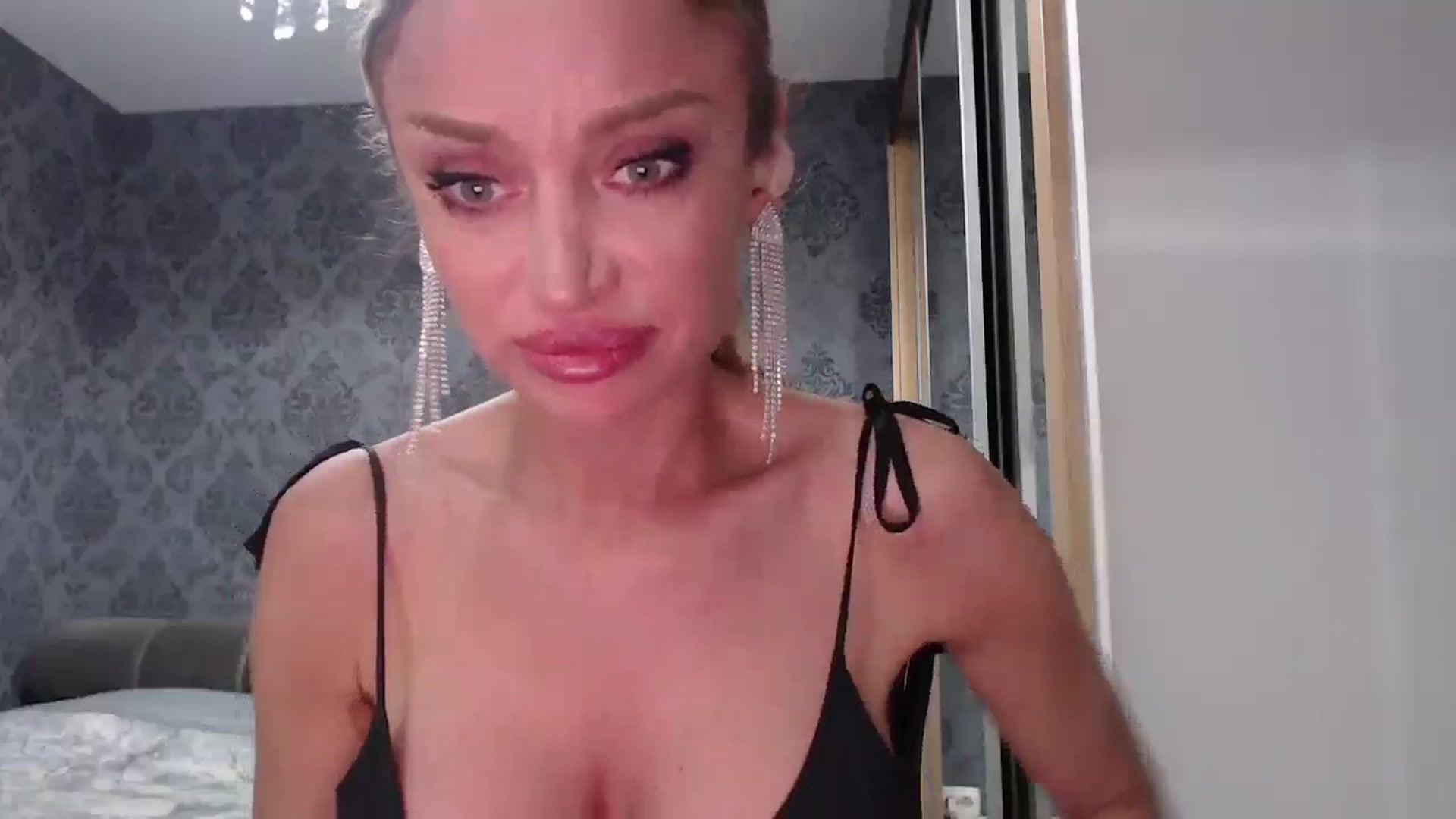Gallery image thumbnail from Anayys's myfreecams stream on, 05/19/2025, 19:30 image 13 of 20