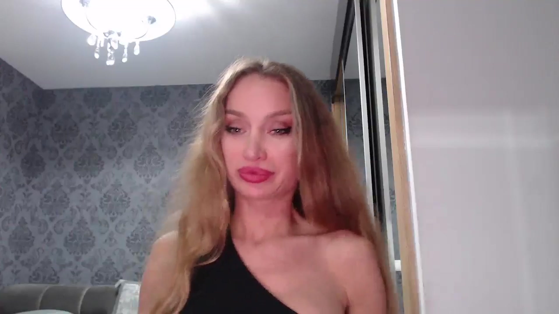 Gallery image thumbnail from Anayys's myfreecams stream on, 05/19/2025, 23:20 image 2 of 20