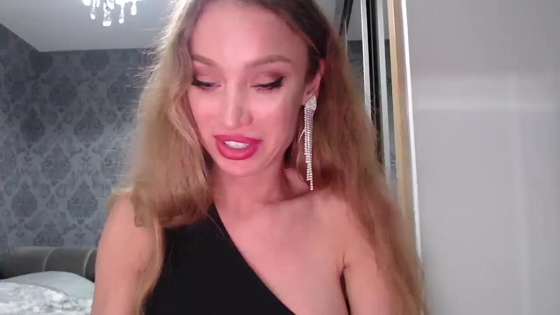 Gallery image thumbnail from Anayys's myfreecams stream on, 05/19/2025, 23:20 image 5 of 20