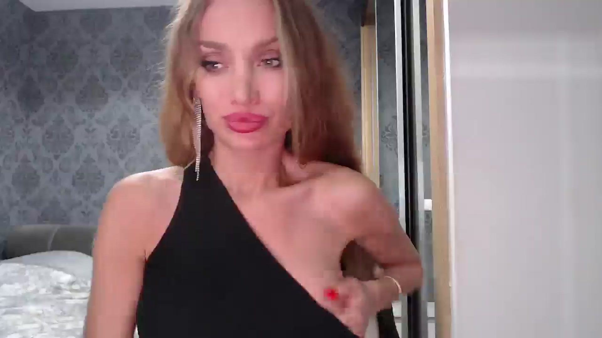 Gallery image thumbnail from Anayys's myfreecams stream on, 05/19/2025, 23:20 image 16 of 20