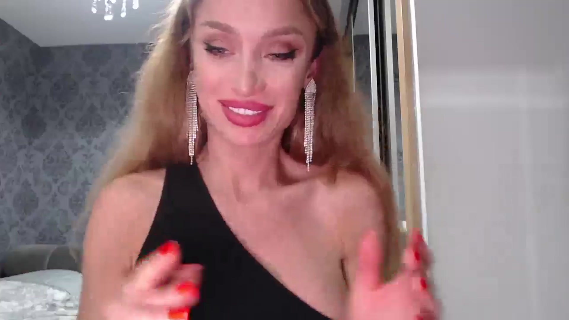 Gallery image thumbnail from Anayys's myfreecams stream on, 05/19/2025, 23:20 image 10 of 20