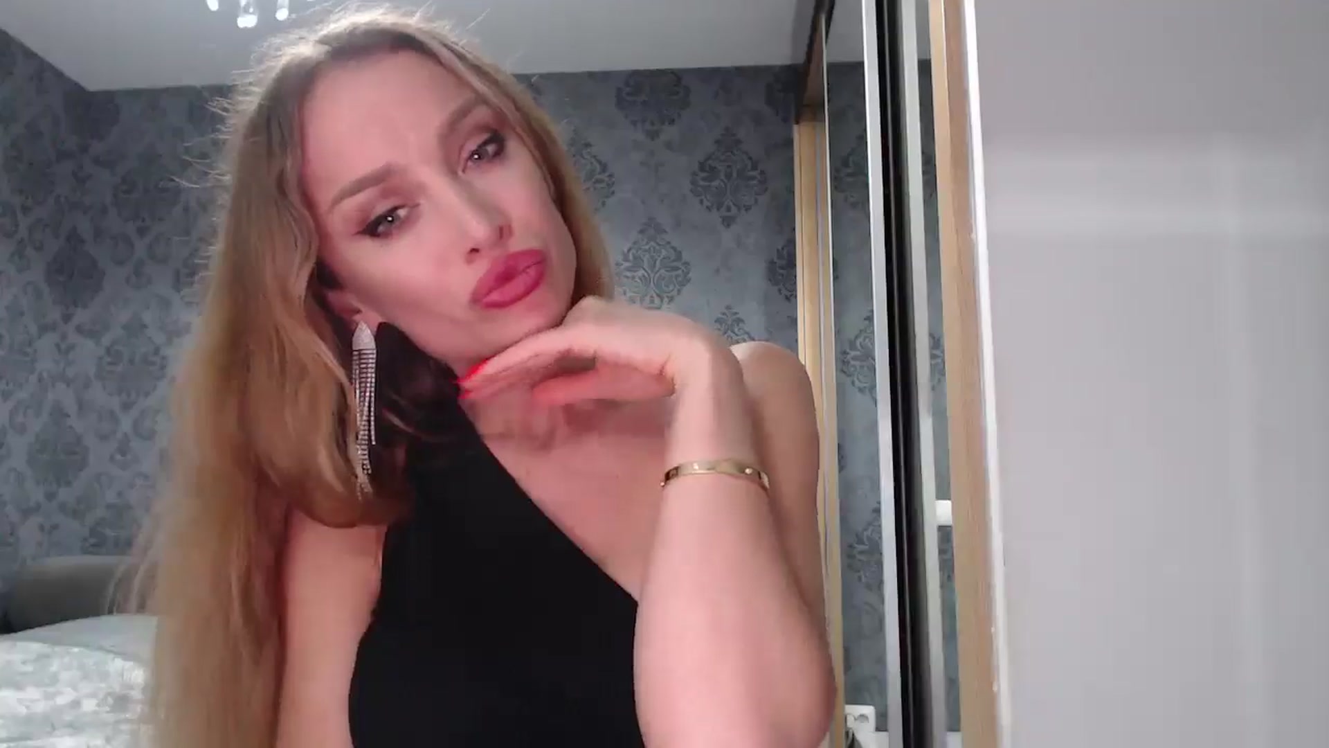Gallery image thumbnail from Anayys's myfreecams stream on, 05/19/2025, 23:20 image 13 of 20