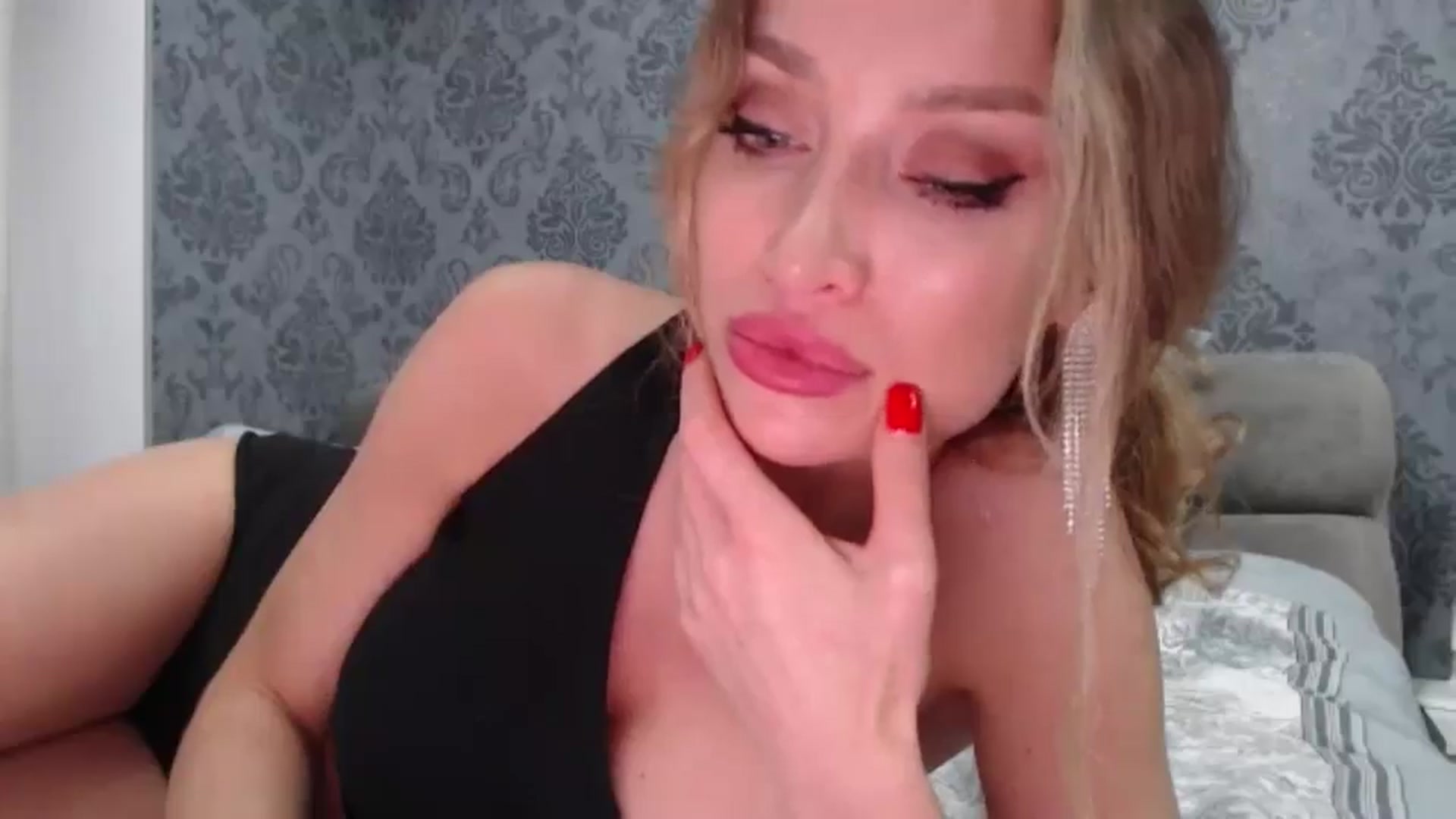 Gallery image thumbnail from Anayys's myfreecams stream on, 05/20/2025, 01:37 image 16 of 20