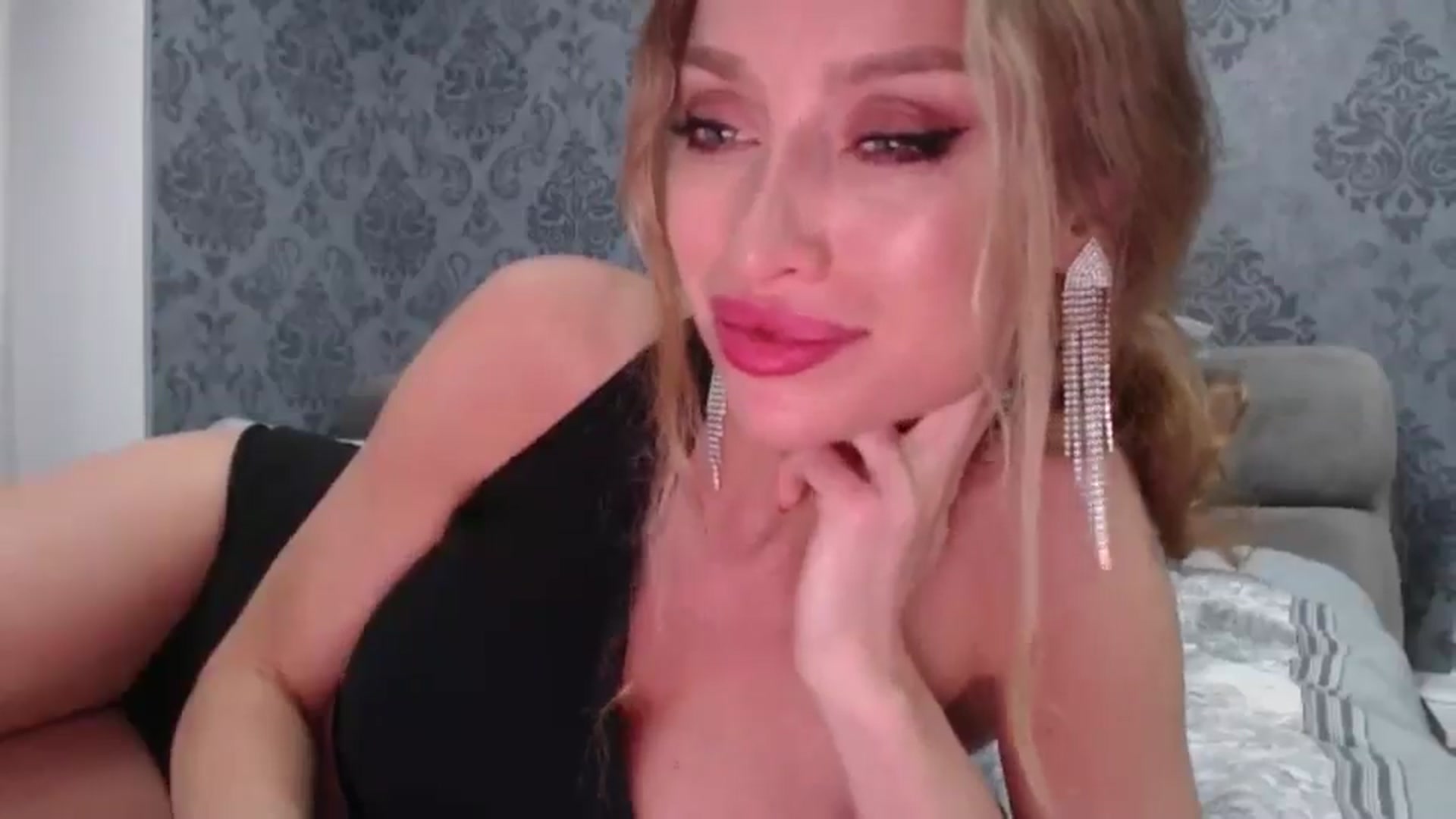 Gallery image thumbnail from Anayys's myfreecams stream on, 05/20/2025, 01:37 image 18 of 20