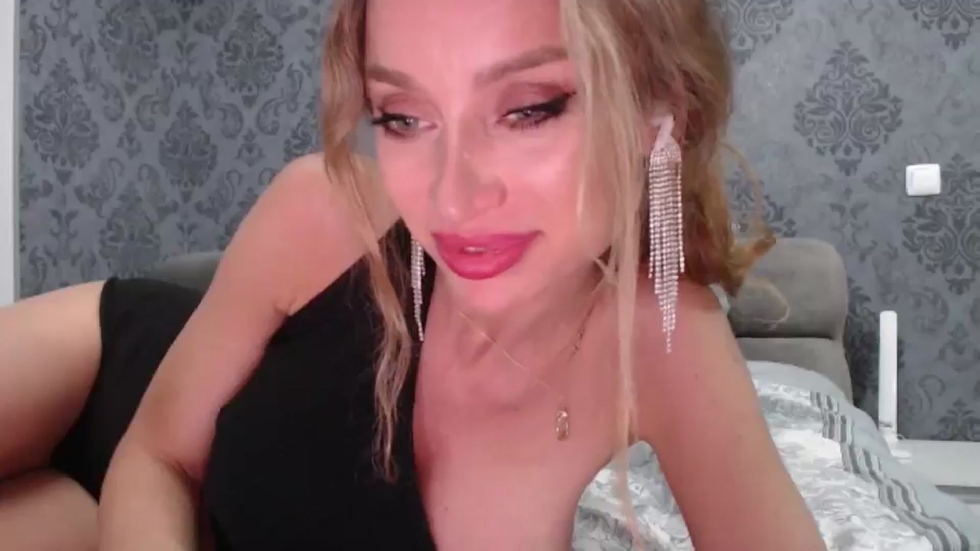 Gallery image thumbnail from Anayys's myfreecams stream on, 05/20/2025, 01:37 image 12 of 20