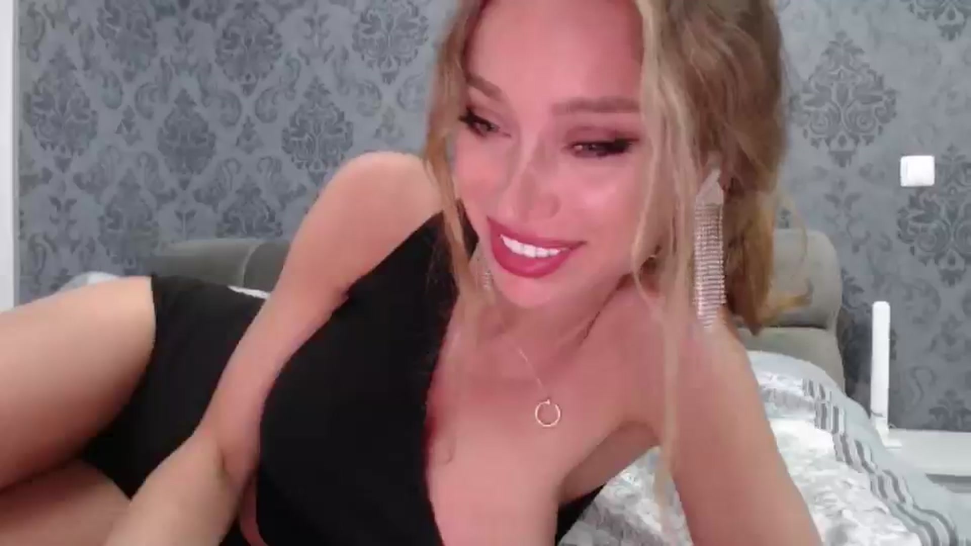 Gallery image thumbnail from Anayys's myfreecams stream on, 05/20/2025, 01:37 image 13 of 20