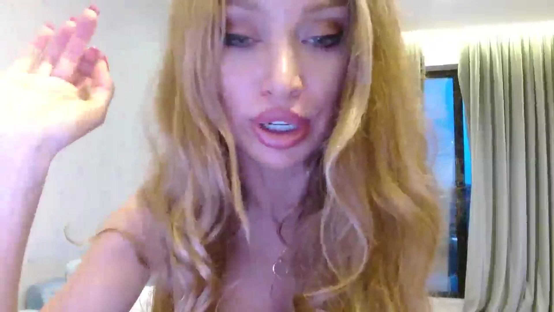 Gallery image thumbnail from Anayys's myfreecams stream on, 05/24/2025, 18:08 image 3 of 20