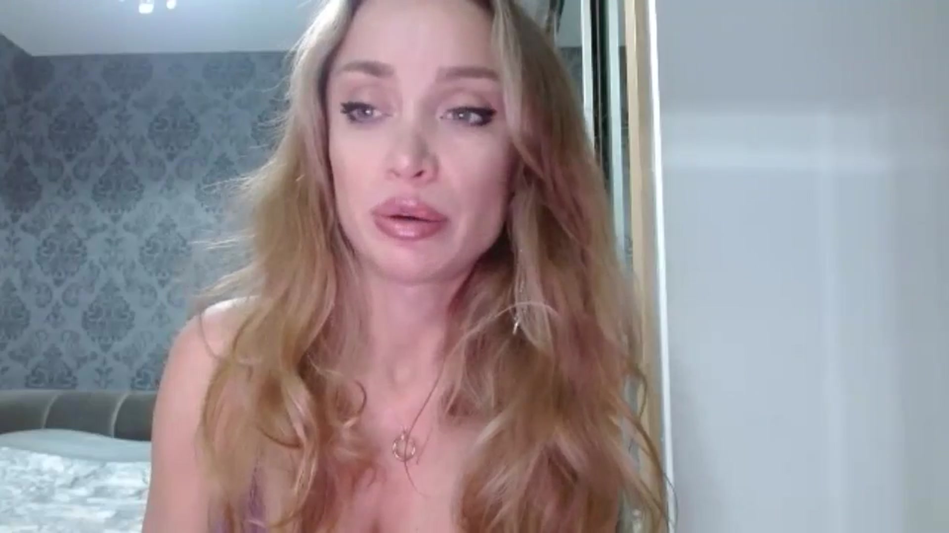 Gallery image thumbnail from Anayys's myfreecams stream on, 05/25/2025, 20:05 image 7 of 20