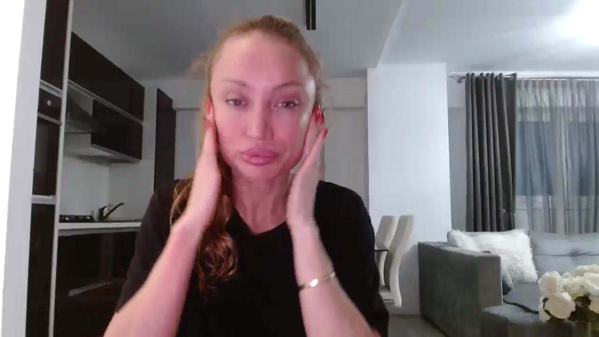 Gallery image thumbnail from Anayys's myfreecams stream on, 05/27/2025, 02:17 image 19 of 20