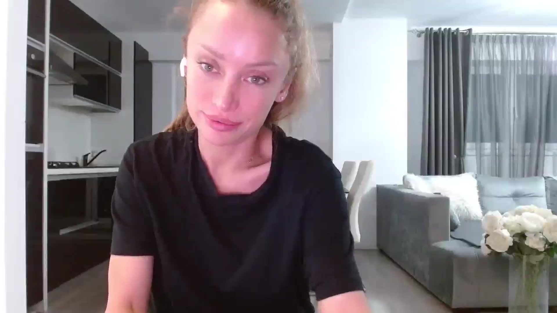 Gallery image thumbnail from Anayys's myfreecams stream on, 05/27/2025, 02:17 image 13 of 20