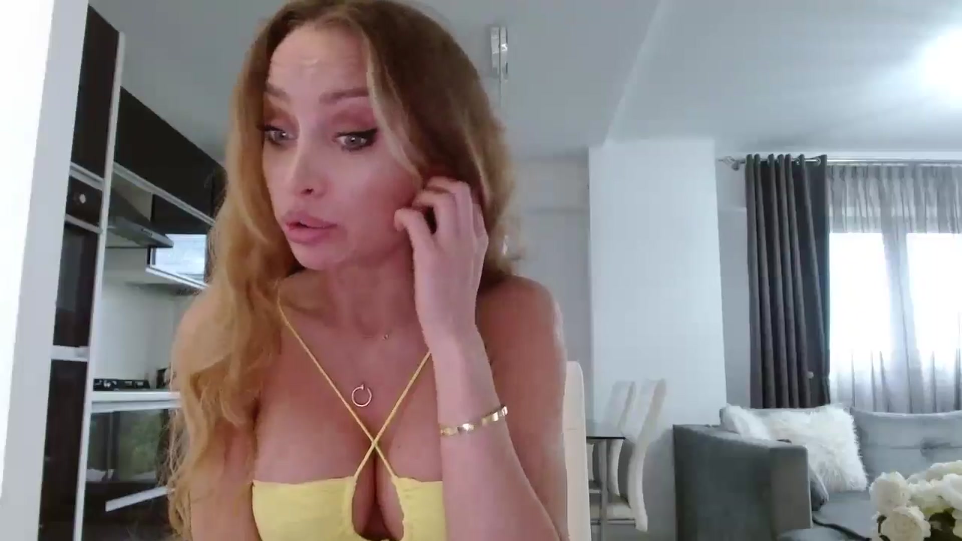 Gallery image thumbnail from Anayys's myfreecams stream on, 05/27/2025, 17:28 image 4 of 20