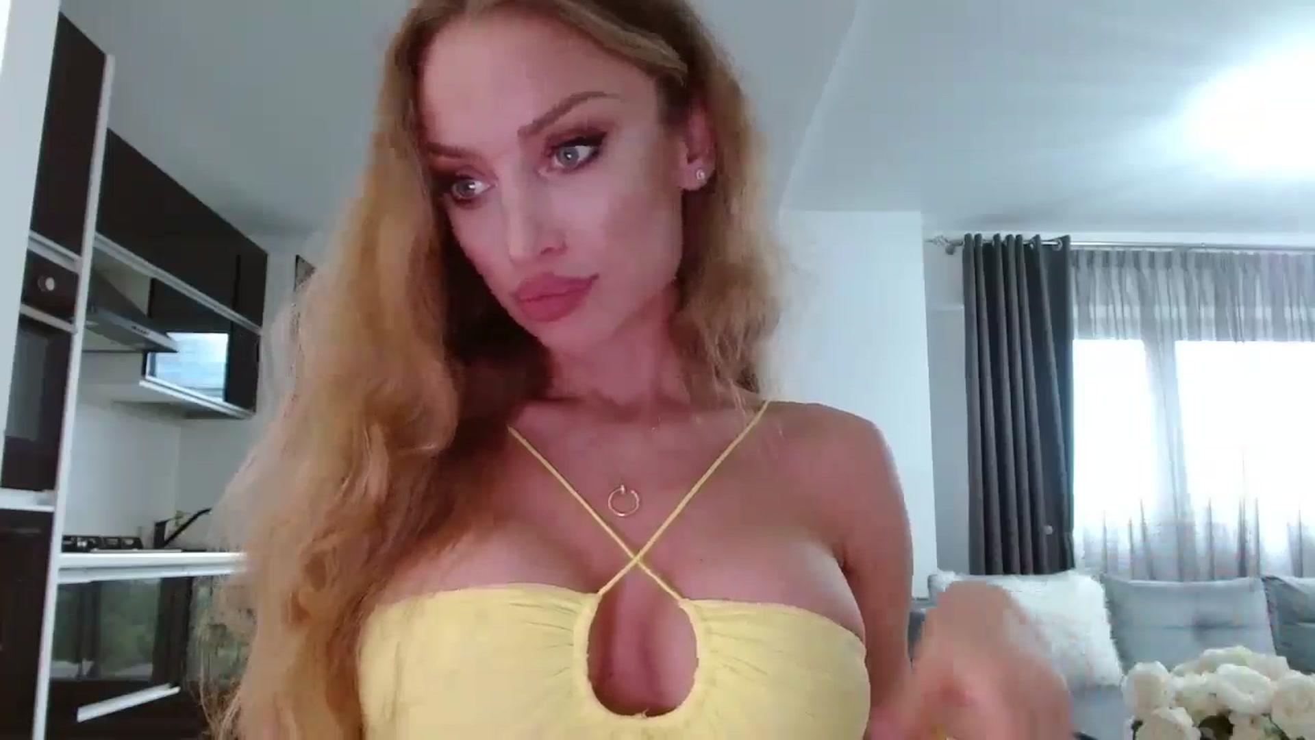 Gallery image thumbnail from Anayys's myfreecams stream on, 05/27/2025, 17:28 image 10 of 20