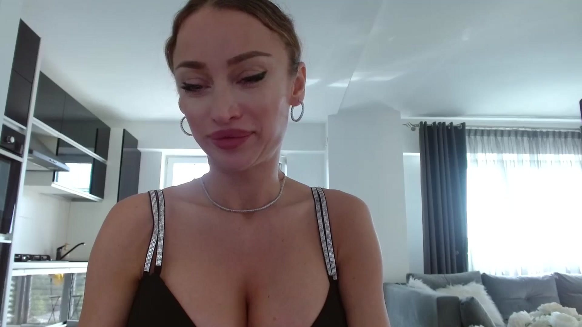 Gallery image thumbnail from Anayys's myfreecams stream on, 05/29/2025, 13:34 image 11 of 20