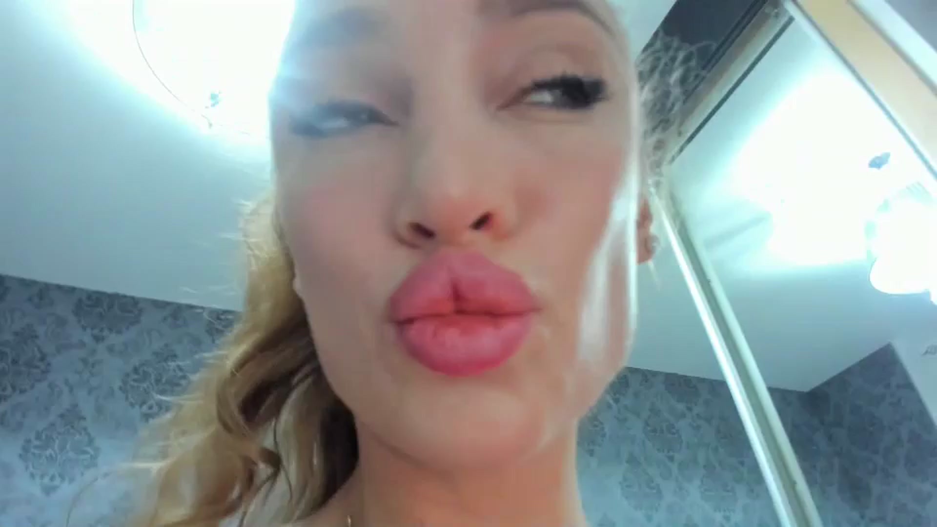 Gallery image thumbnail from Anayys's myfreecams stream on, 06/04/2025, 06:23 image 1 of 20