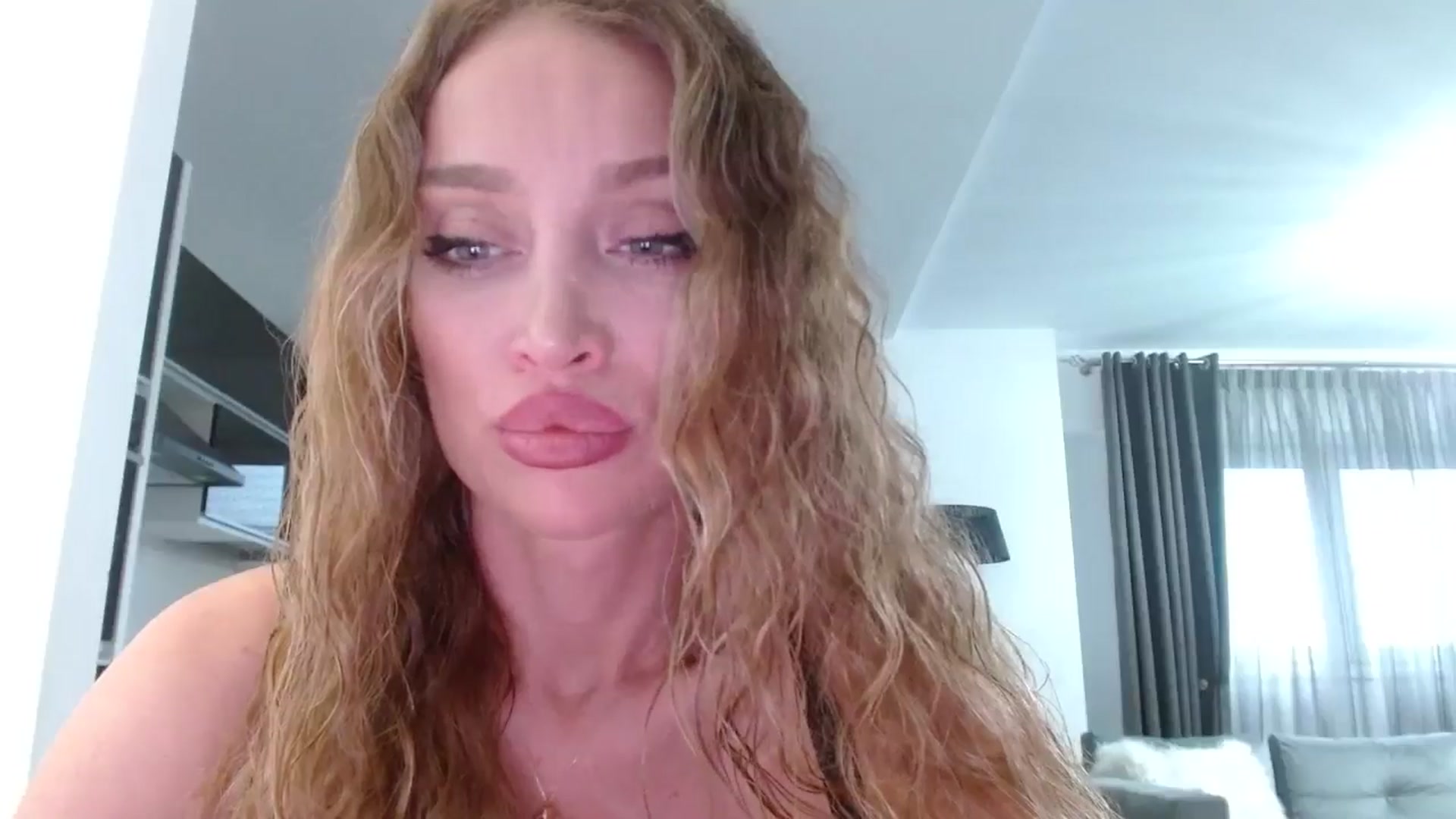 Gallery image thumbnail from Anayys's myfreecams stream on, 06/06/2025, 18:06 image 8 of 20