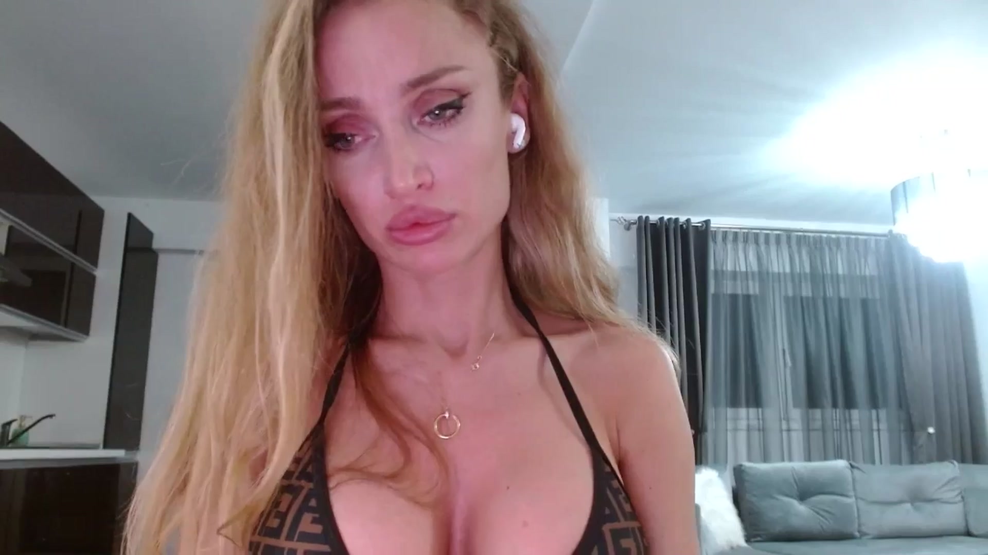 Gallery image thumbnail from Anayys's myfreecams stream on, 06/07/2025, 19:47 image 10 of 20
