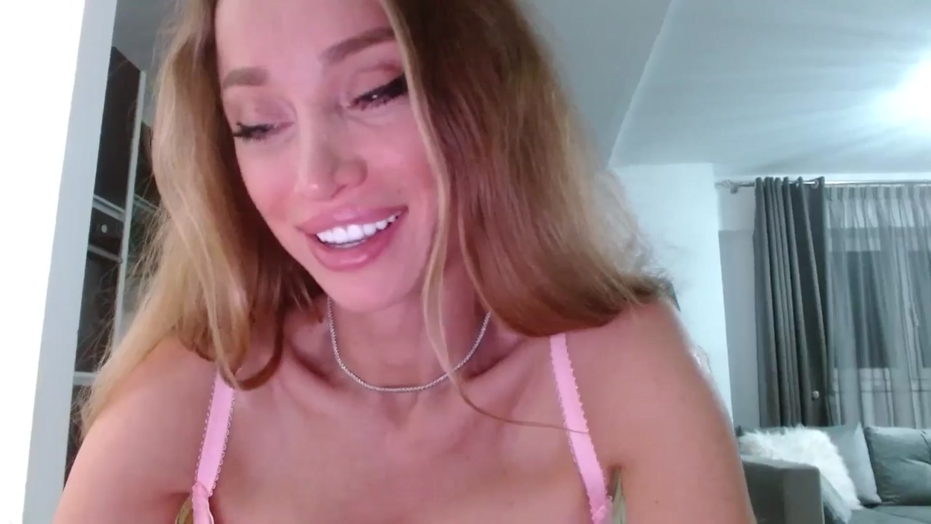Gallery image thumbnail from Anayys's myfreecams stream on, 06/10/2025, 20:34 image 10 of 20