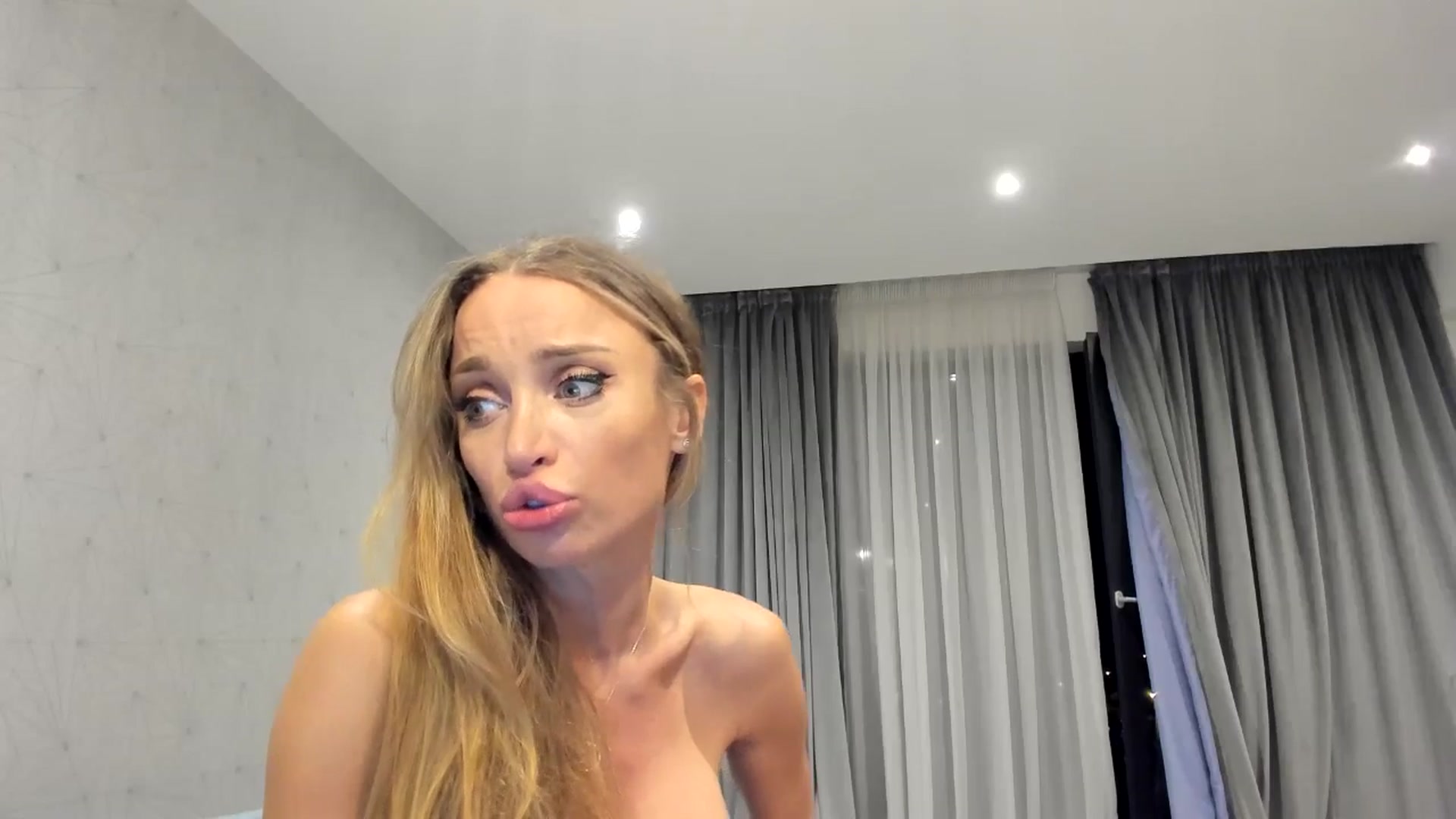 Gallery image thumbnail from Anayys's myfreecams stream on, 06/18/2025, 19:50 image 3 of 20